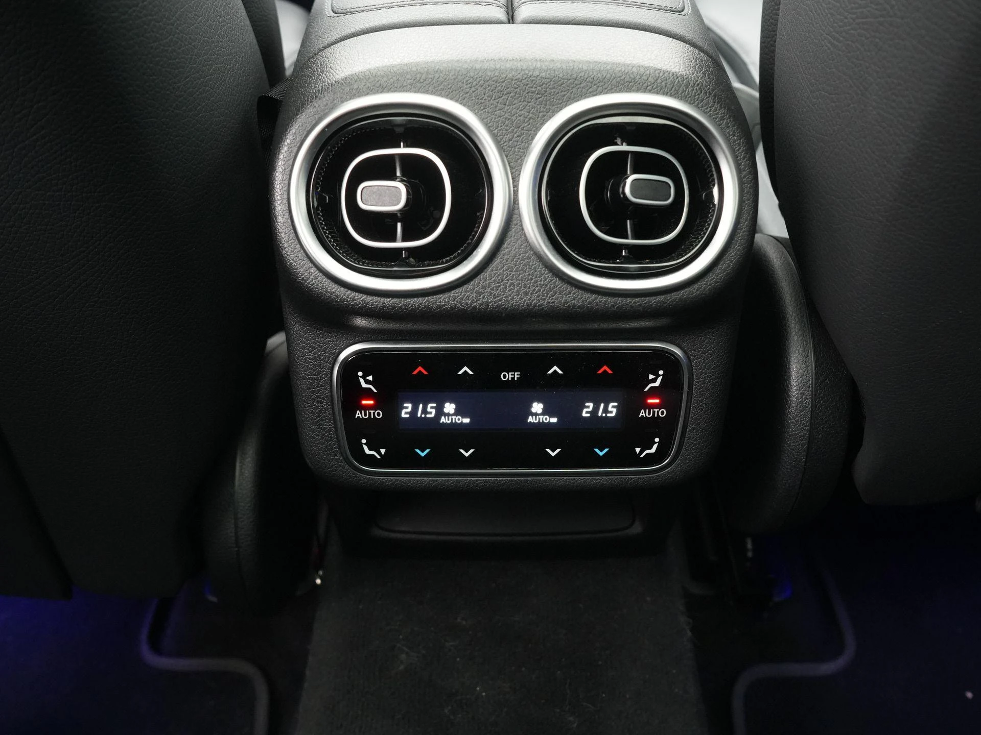 Mercedes-Benz-GLC-image-43