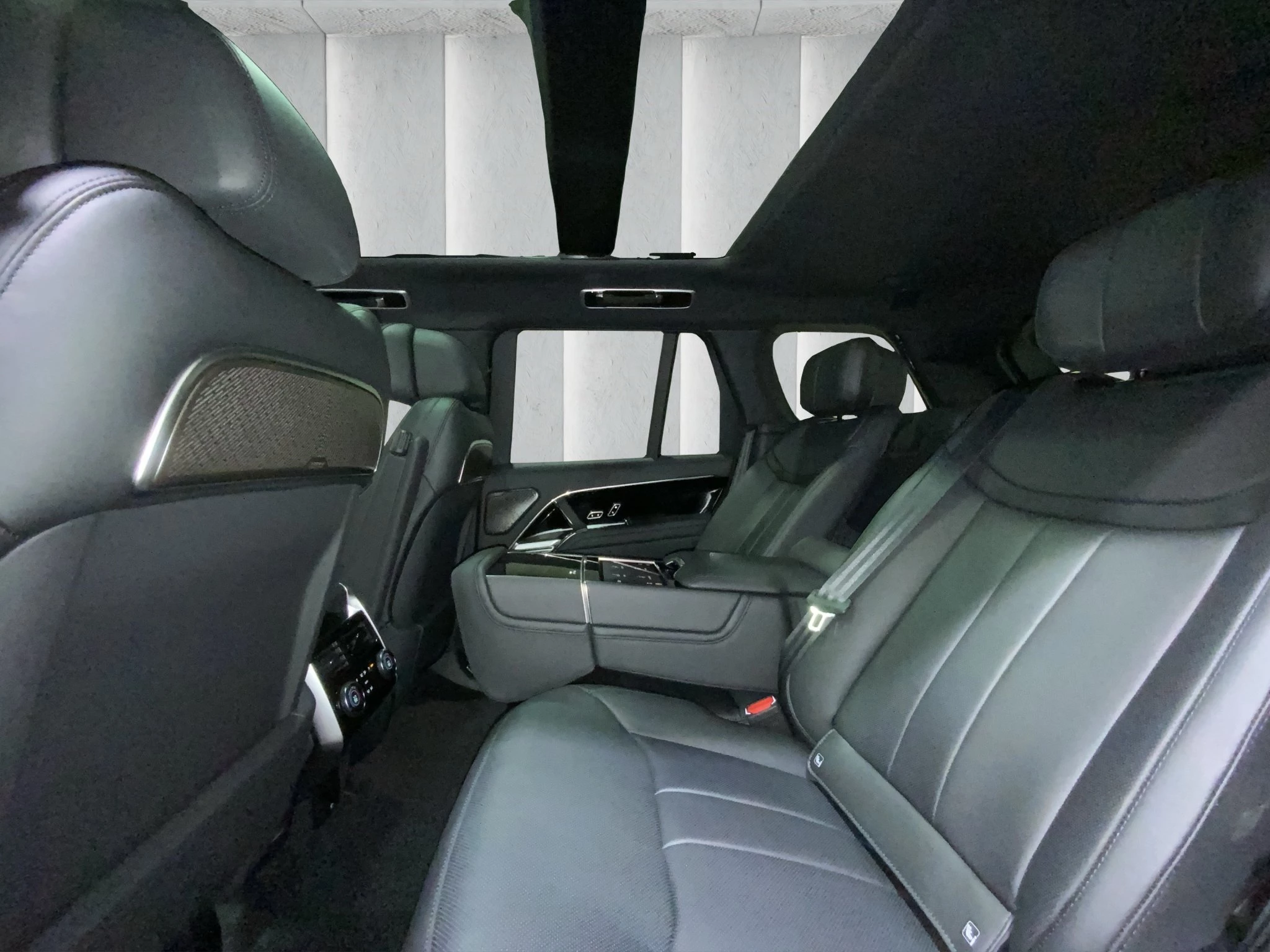 Land Rover-Range Rover-image-7
