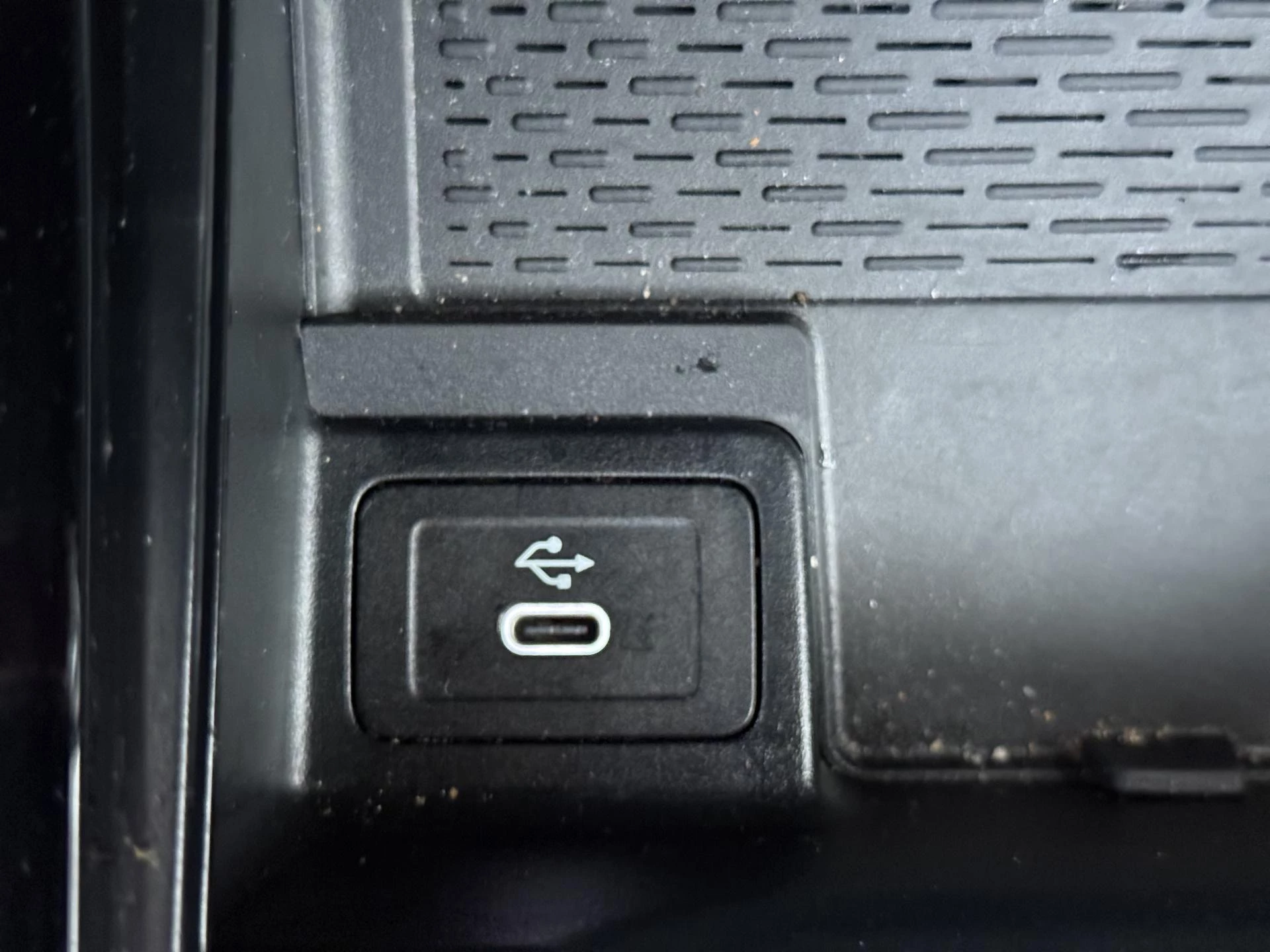 Mercedes-Benz-GLA-image-24