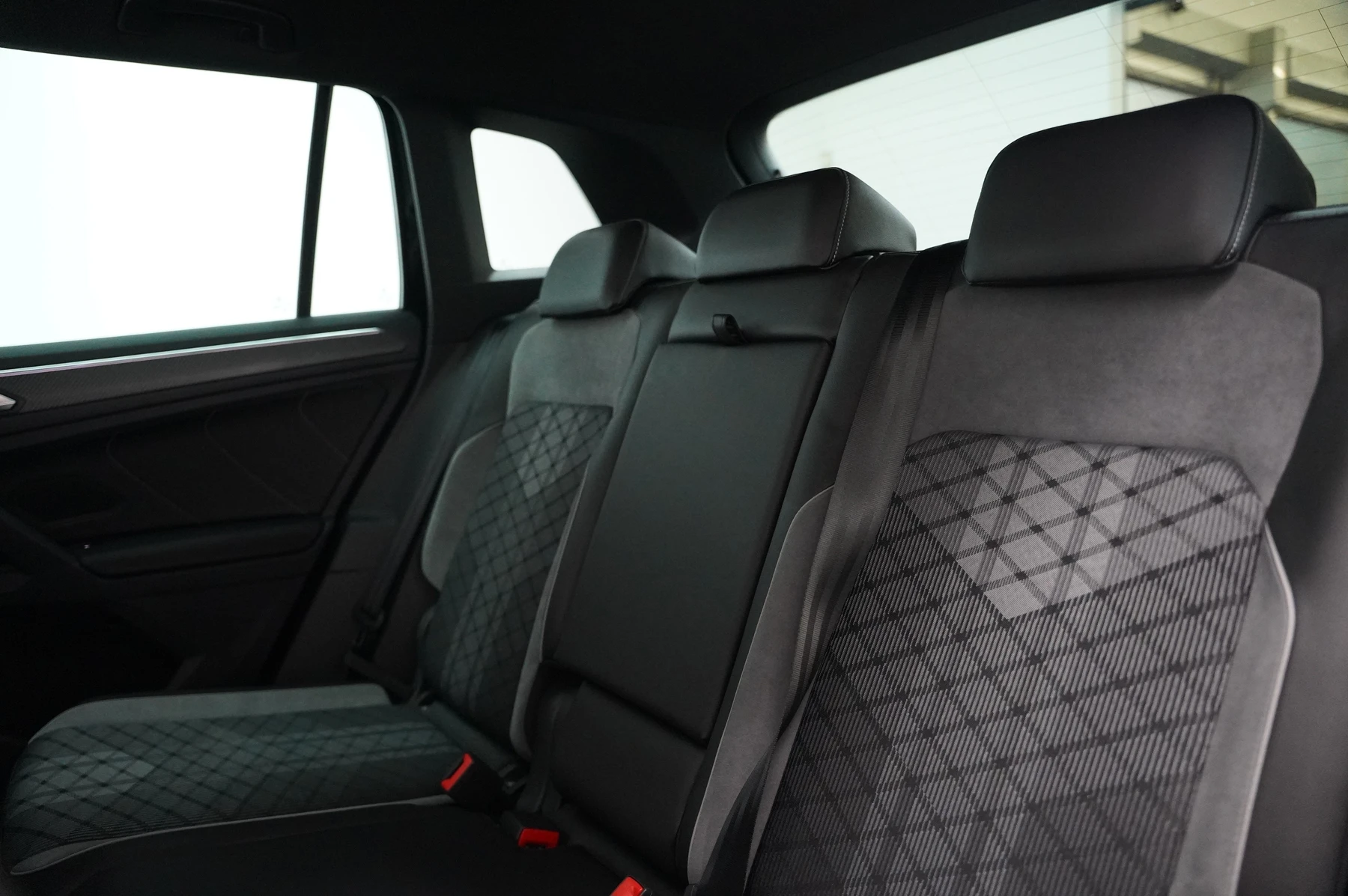 Volkswagen-Tiguan-image-12