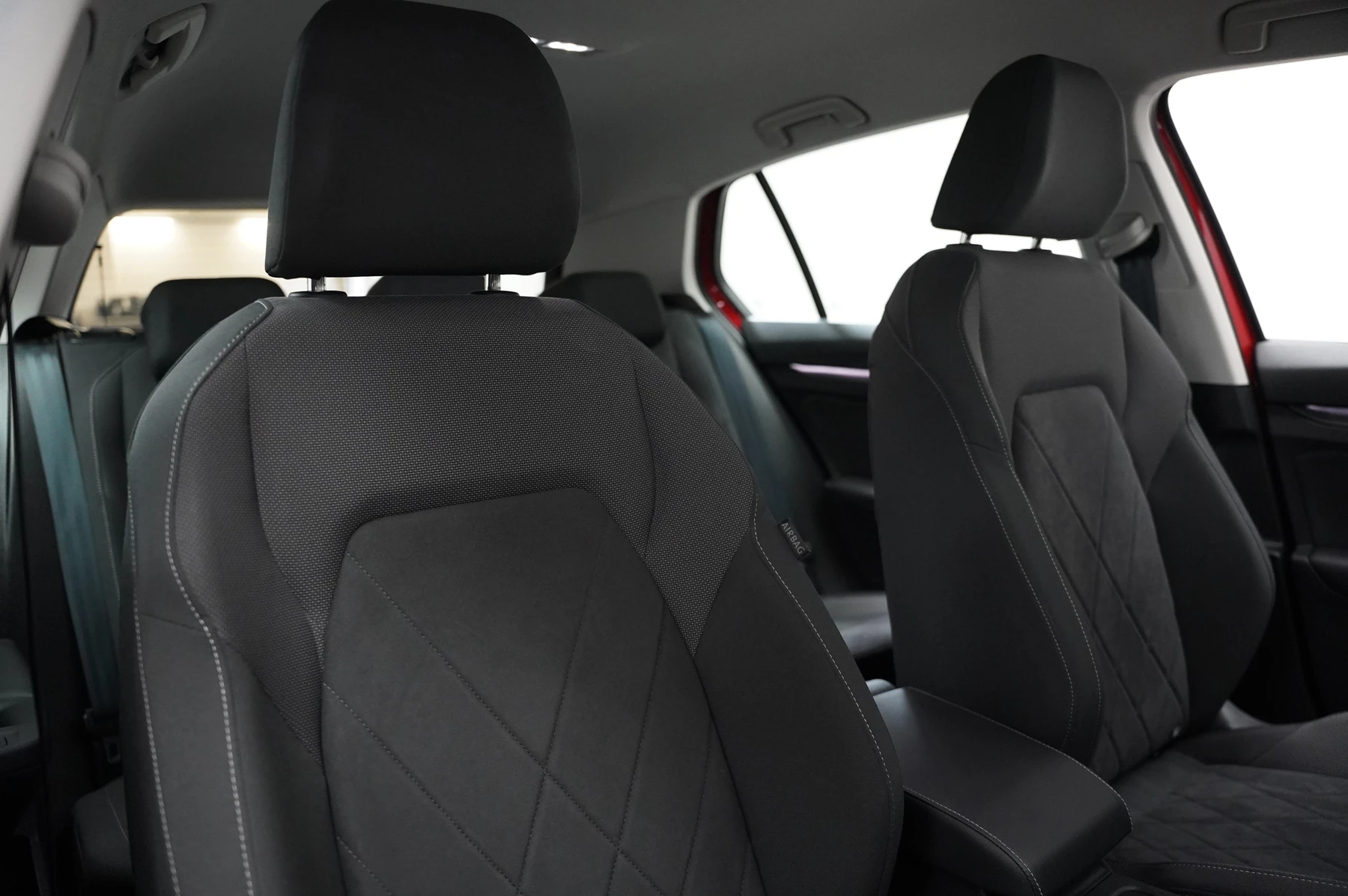 Volkswagen-Golf-image-9