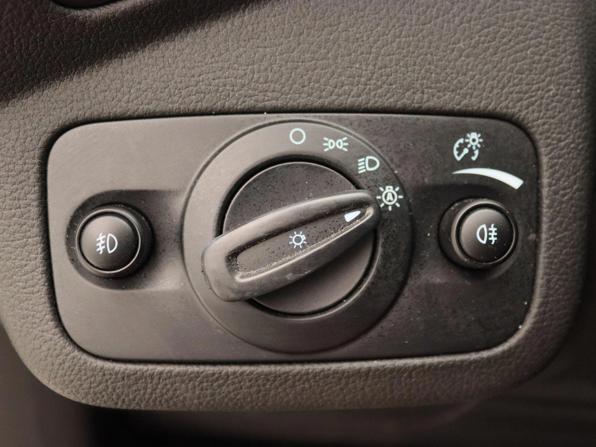 Ford-C-MAX-image-21