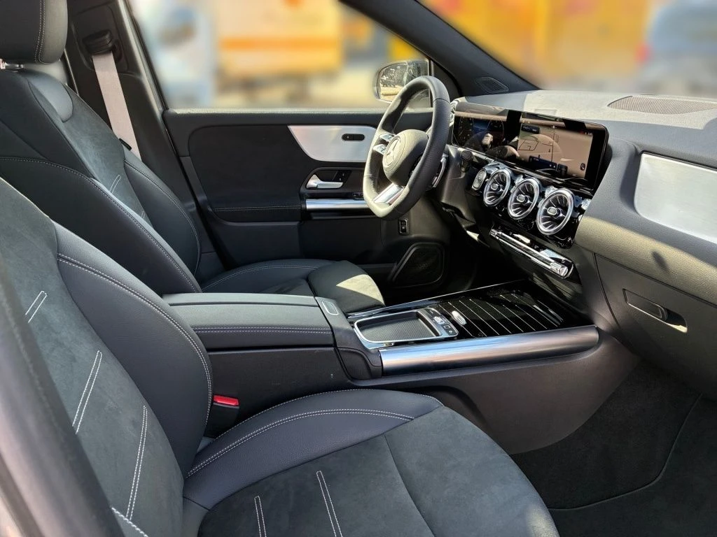 Mercedes-Benz-GLA 200 d-image-15