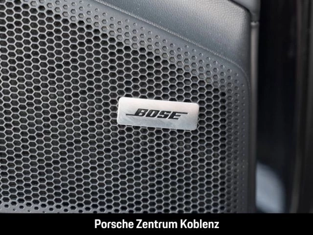 Porsche Macan 4 -