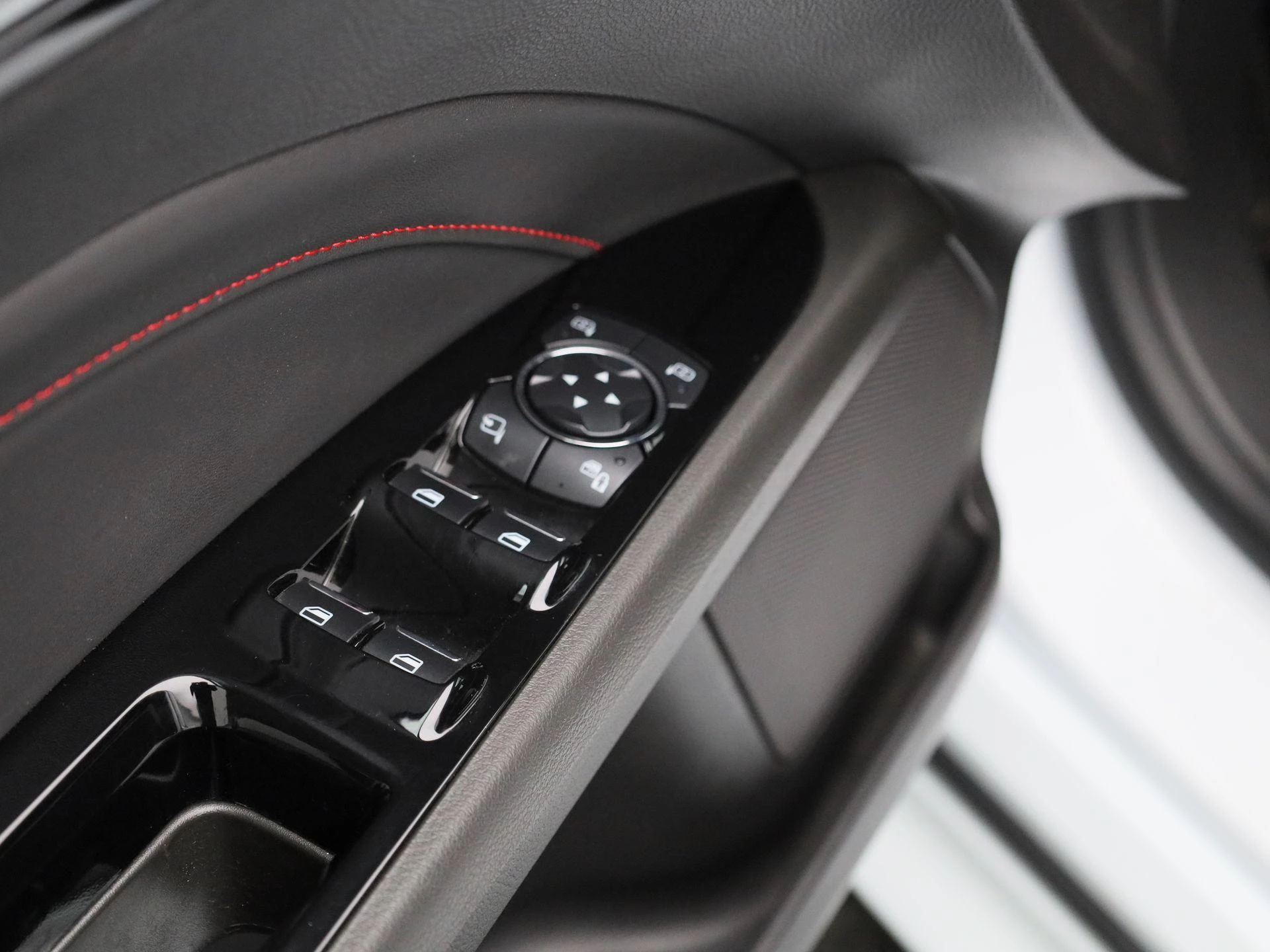 Ford-Mondeo-image-30