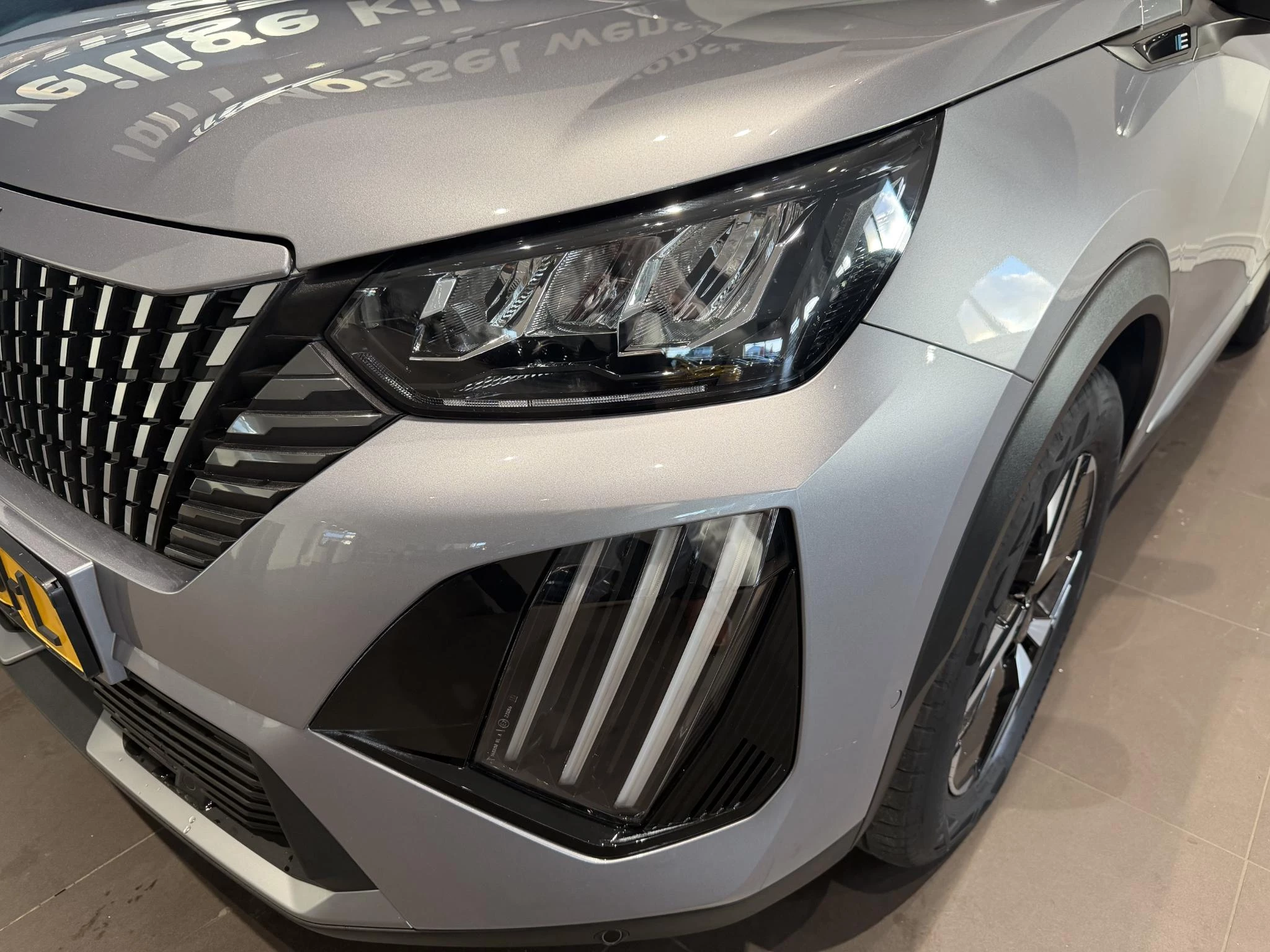 Peugeot-e-2008-image-8