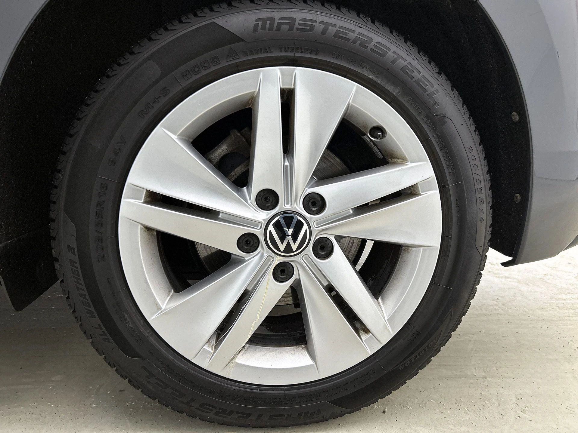 Volkswagen-Golf-image-32