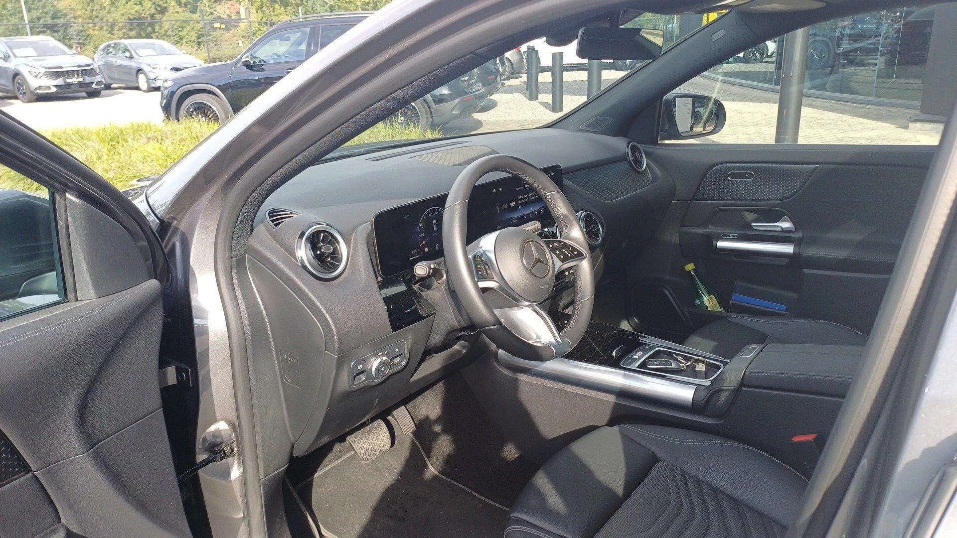 Mercedes-Benz-GLA-image-2