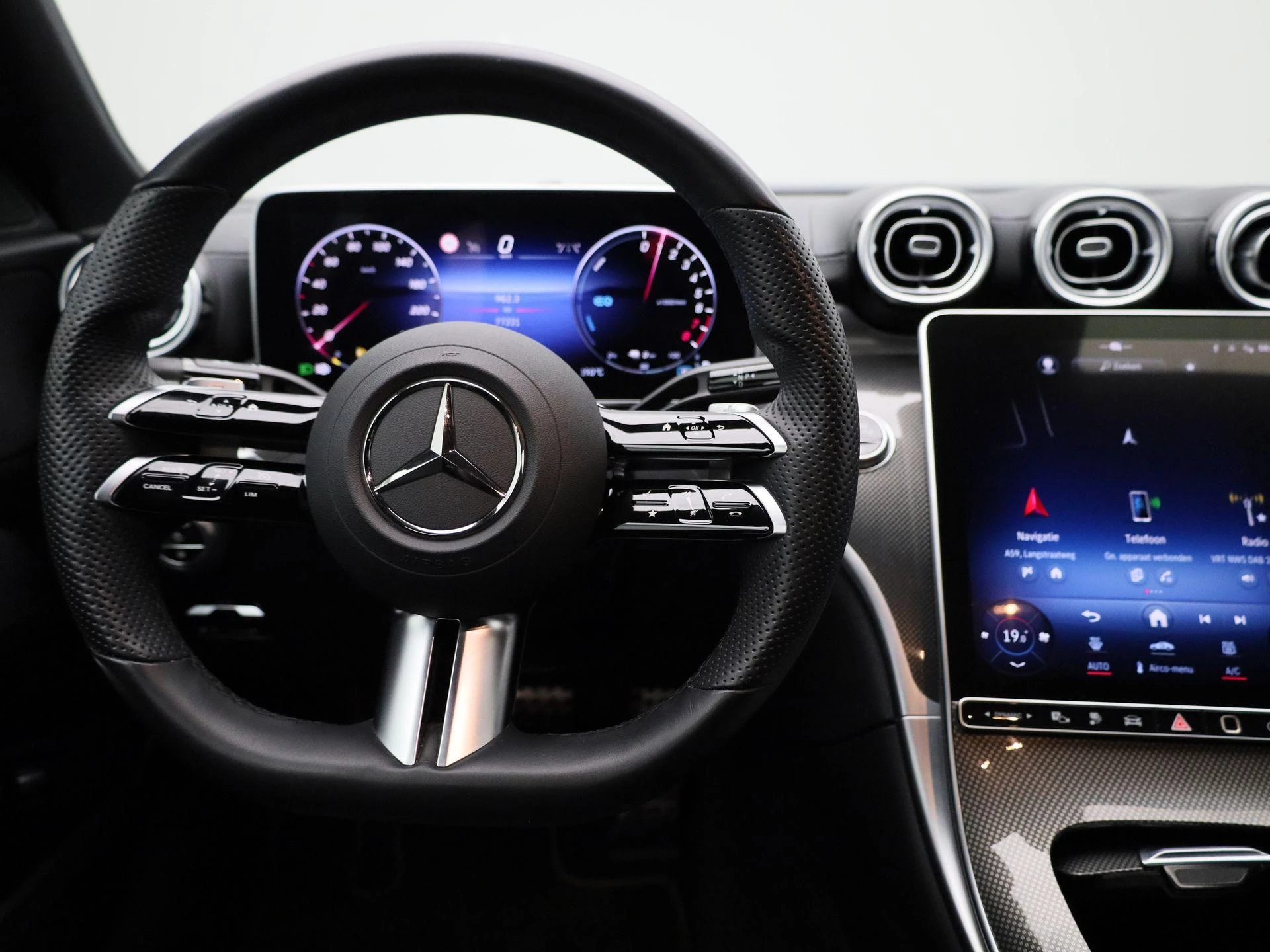 Mercedes-Benz-C-Klasse-image-6