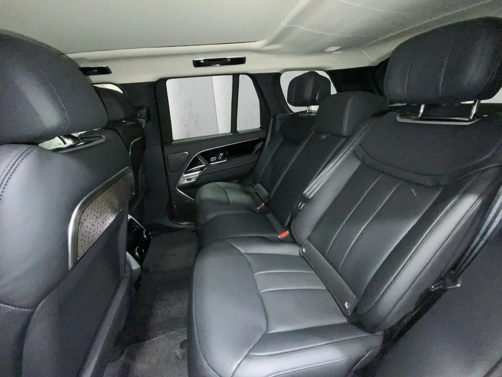 Land Rover-Range Rover-image-10