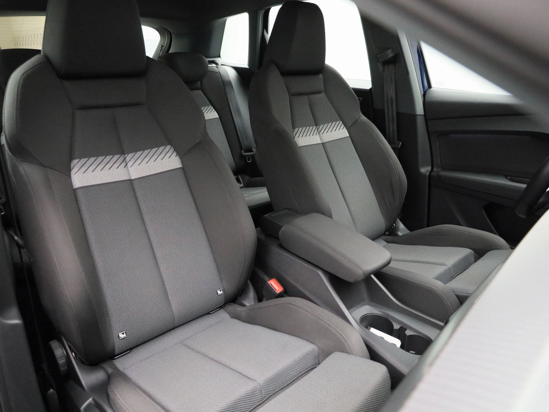Audi-Q4 e-tron-image-40