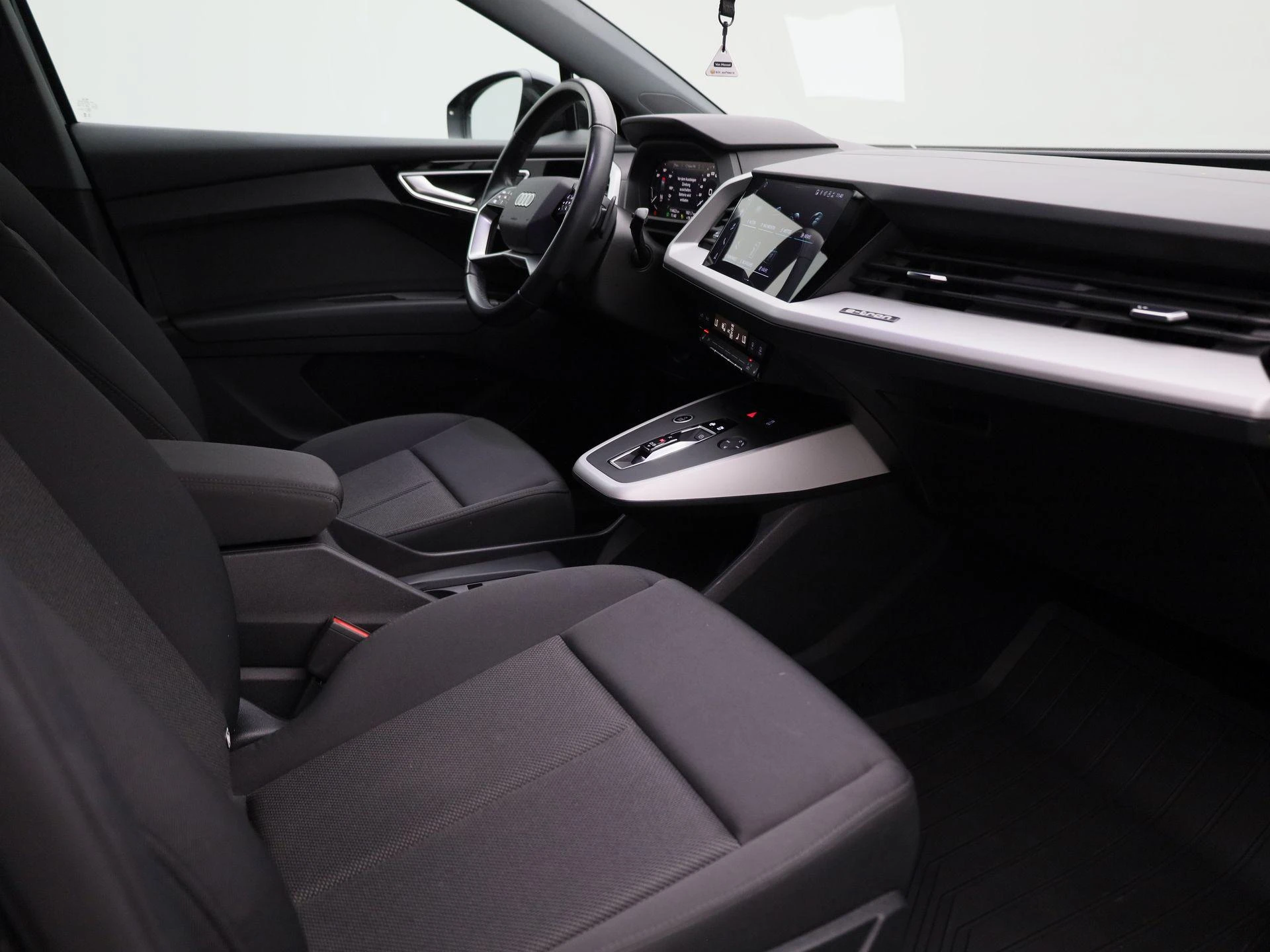 Audi-Q4 e-tron-image-37