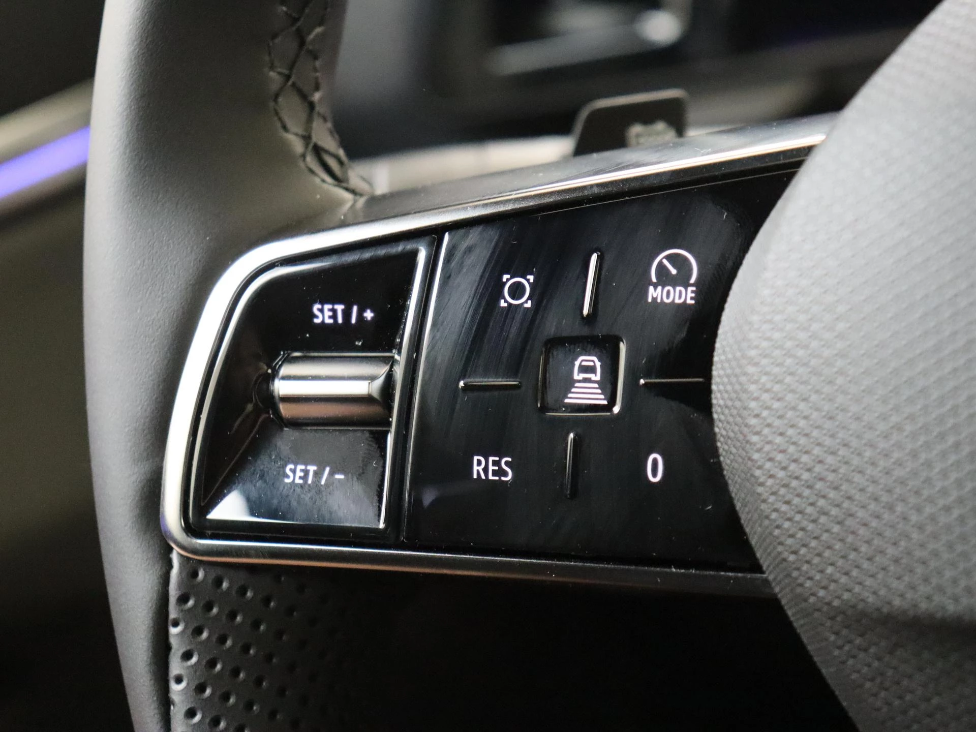 Renault-Megane E-Tech-image-12