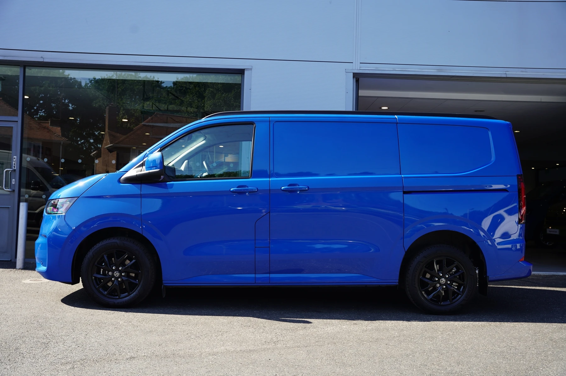 Volkswagen-Transporter-image-13