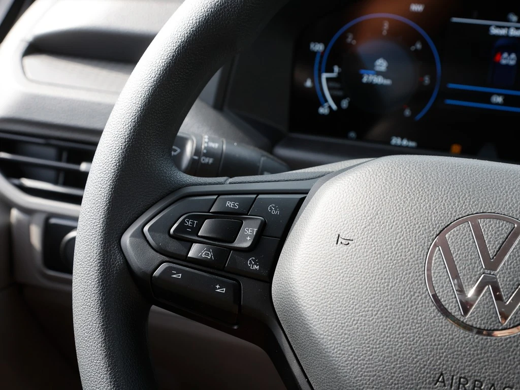 Volkswagen-Transporter-image-9