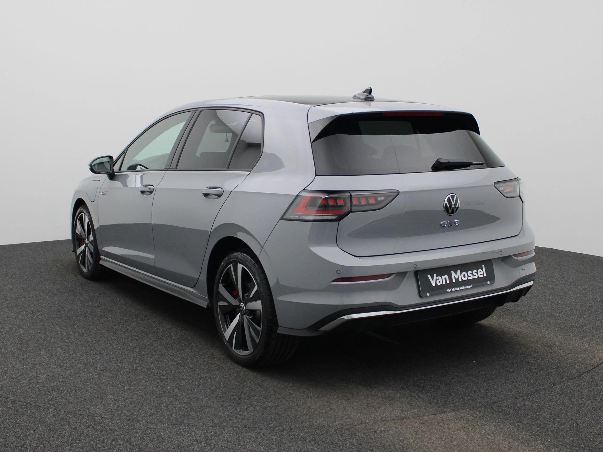 Volkswagen-Golf-image-1