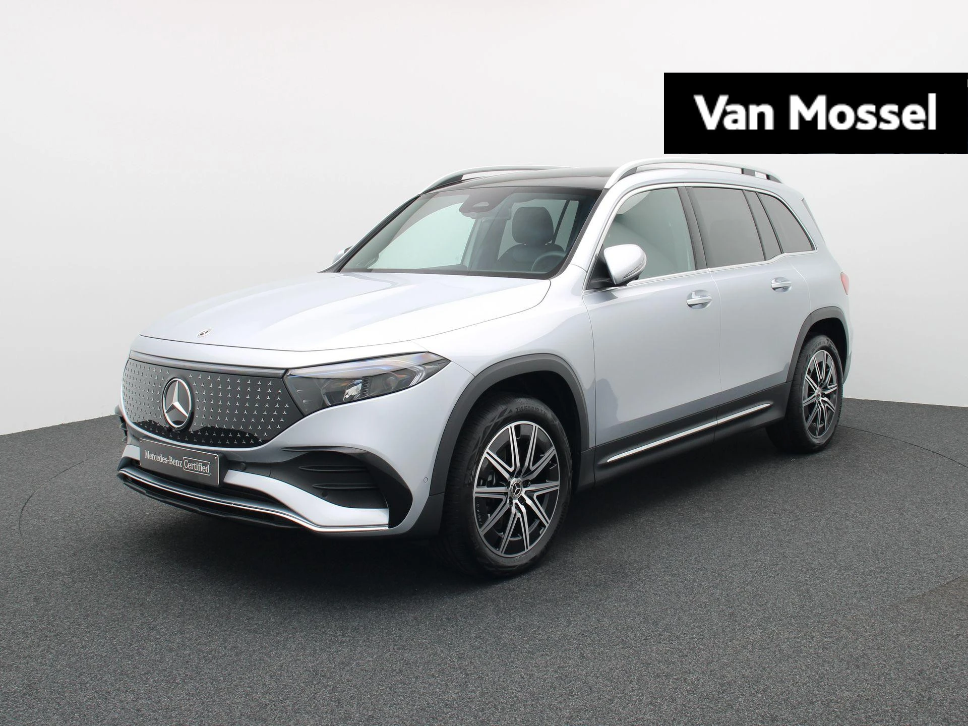Mercedes-Benz-EQB-image-0