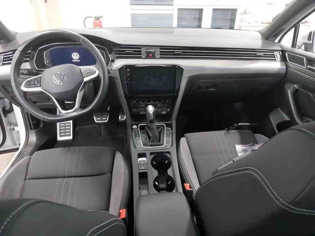 Volkswagen-Passat-image-2