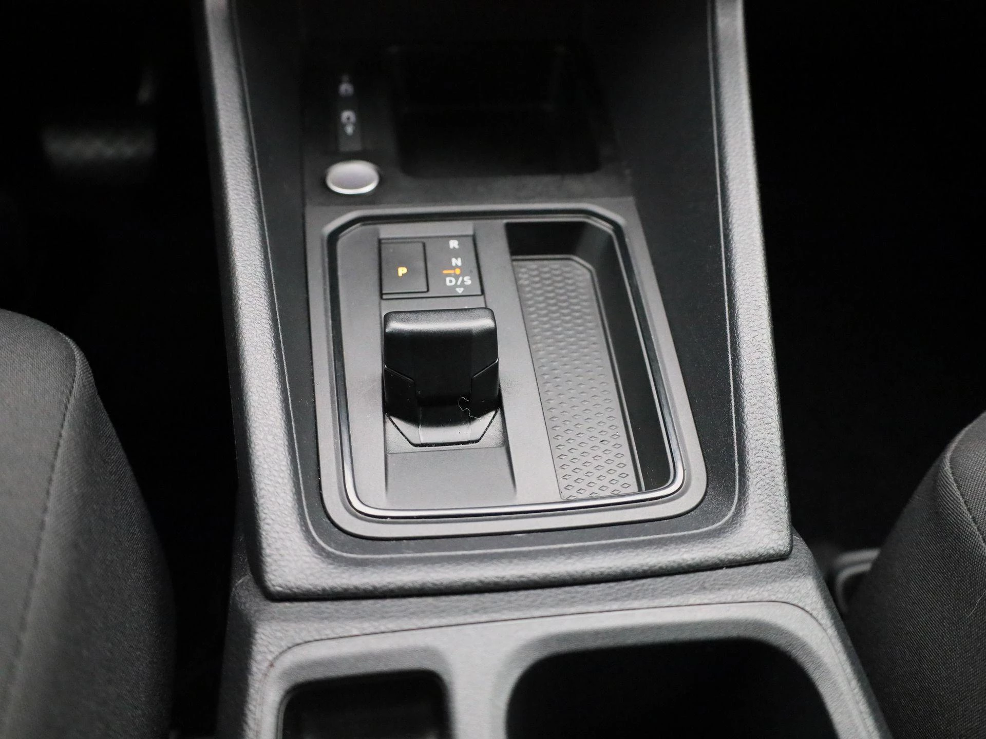 Volkswagen-Caddy-image-9