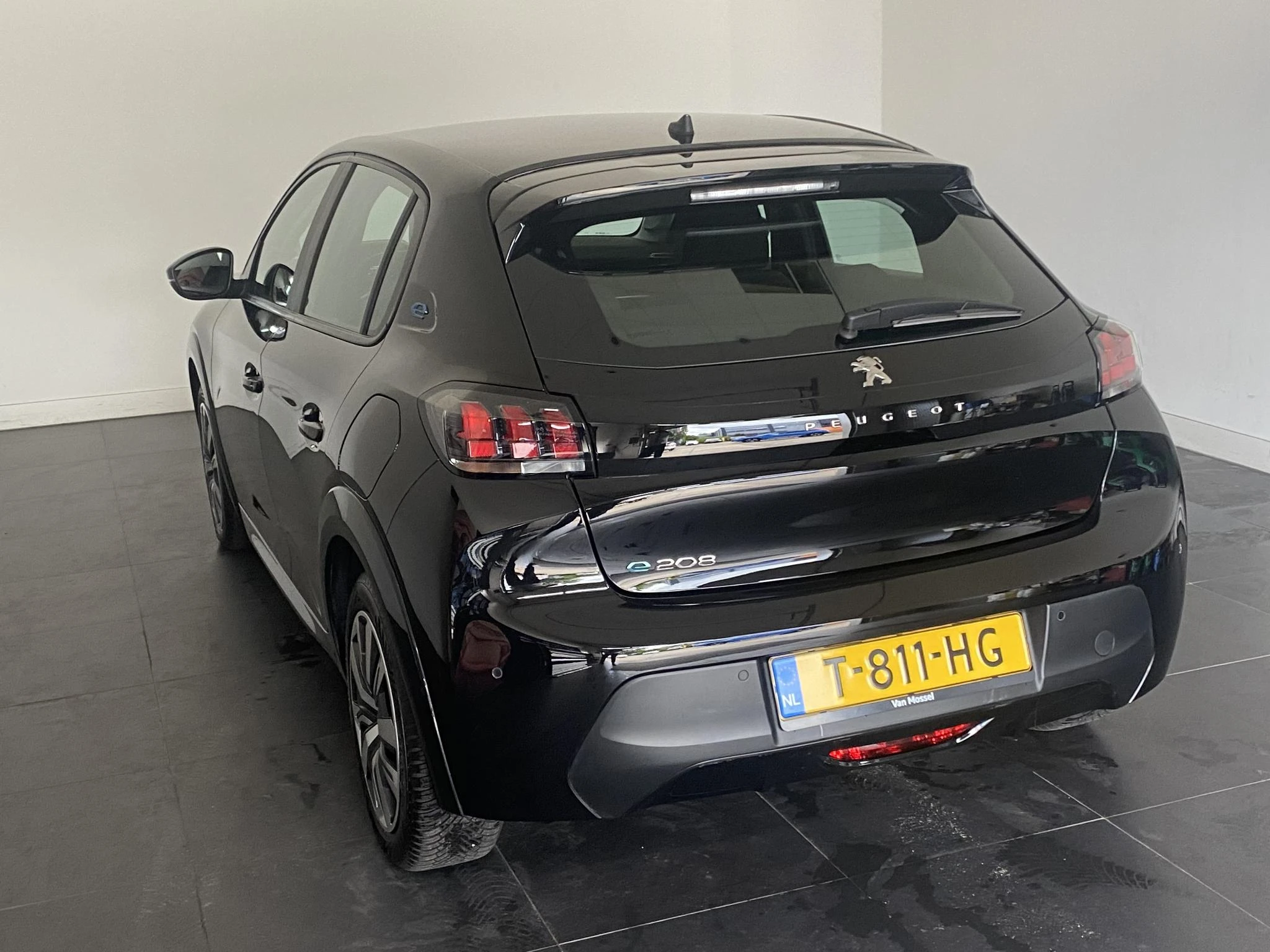 Peugeot-e-208-image-14