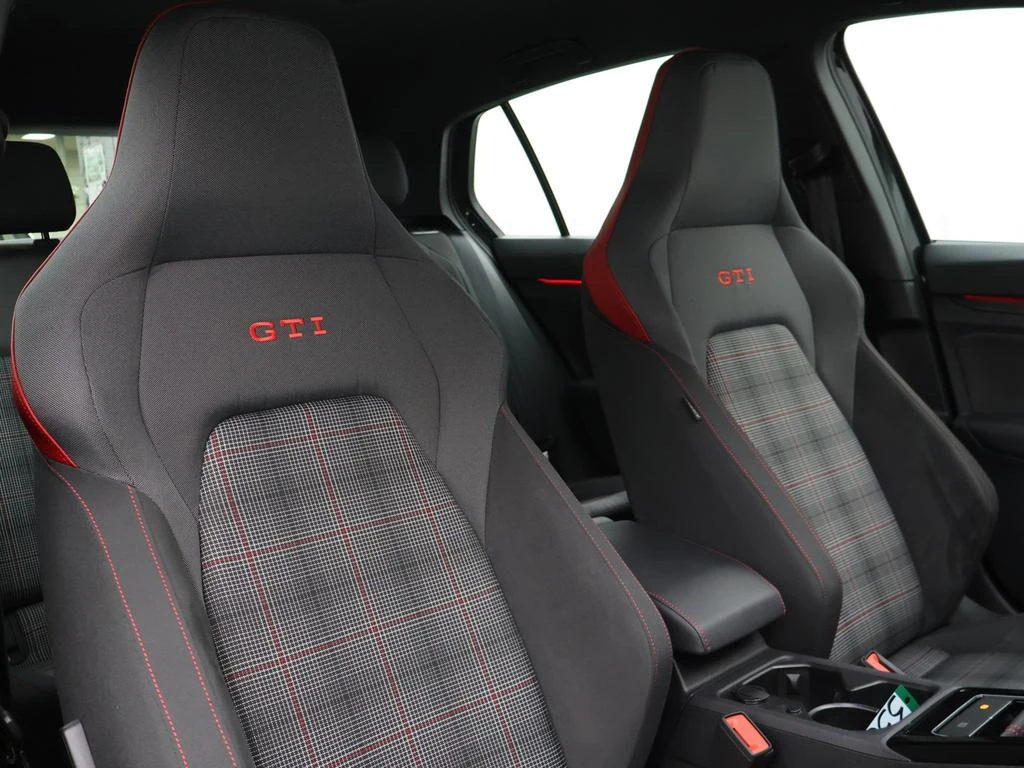 Volkswagen-Golf-image-13