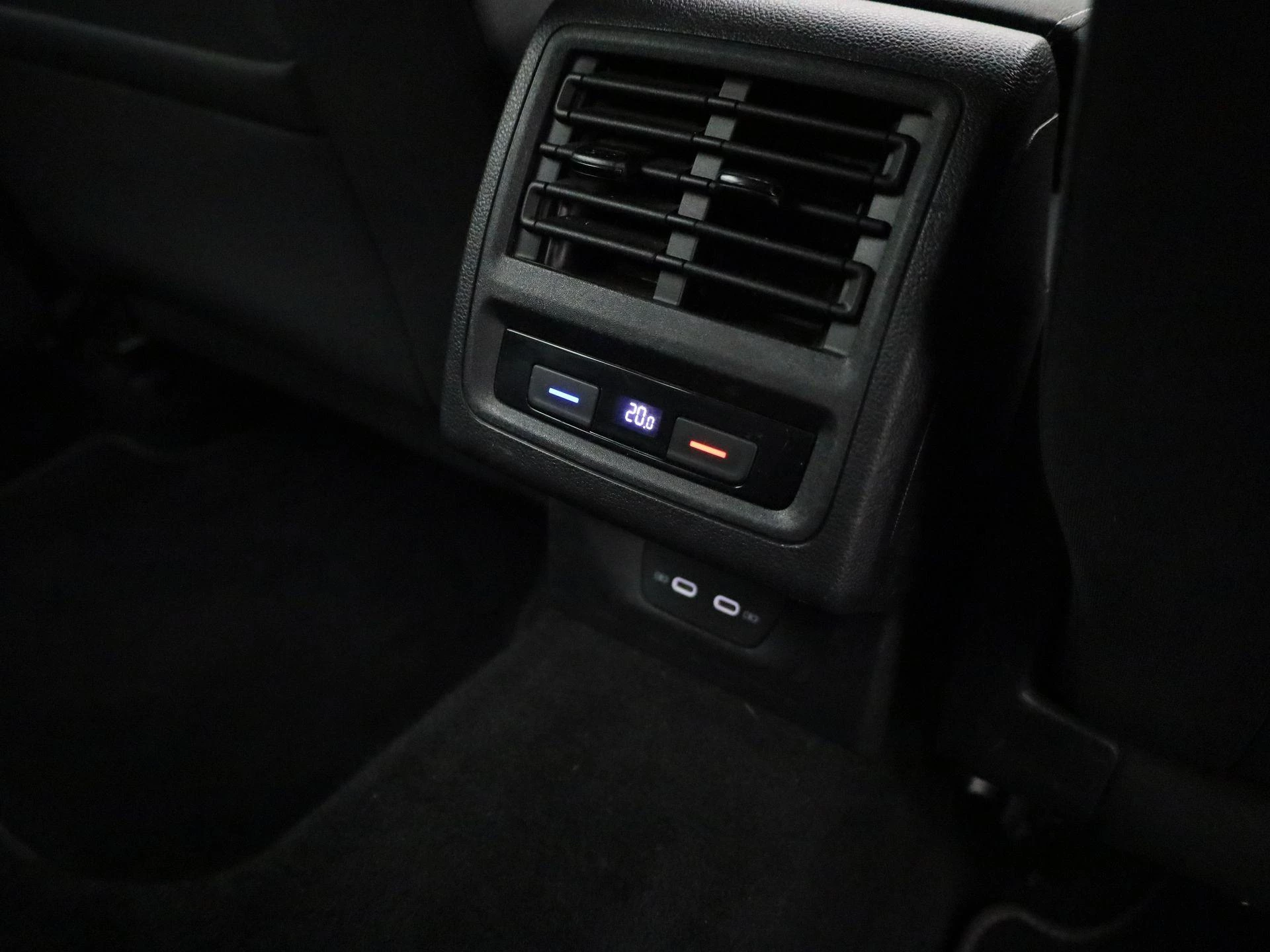 Volkswagen-Golf-image-36