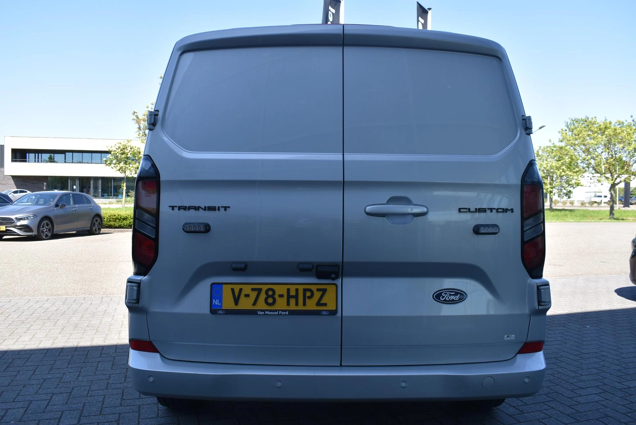 Ford-Transit Custom-image-5