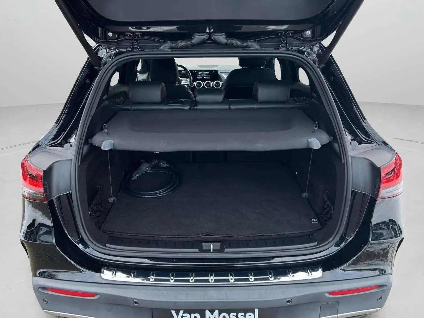 Mercedes-Benz-EQA-image-19