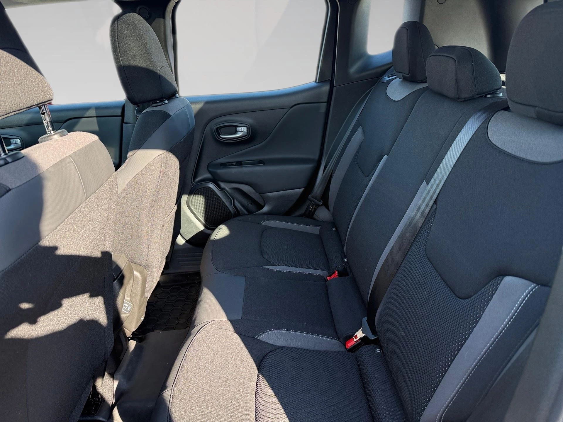 Jeep-Renegade-image-11