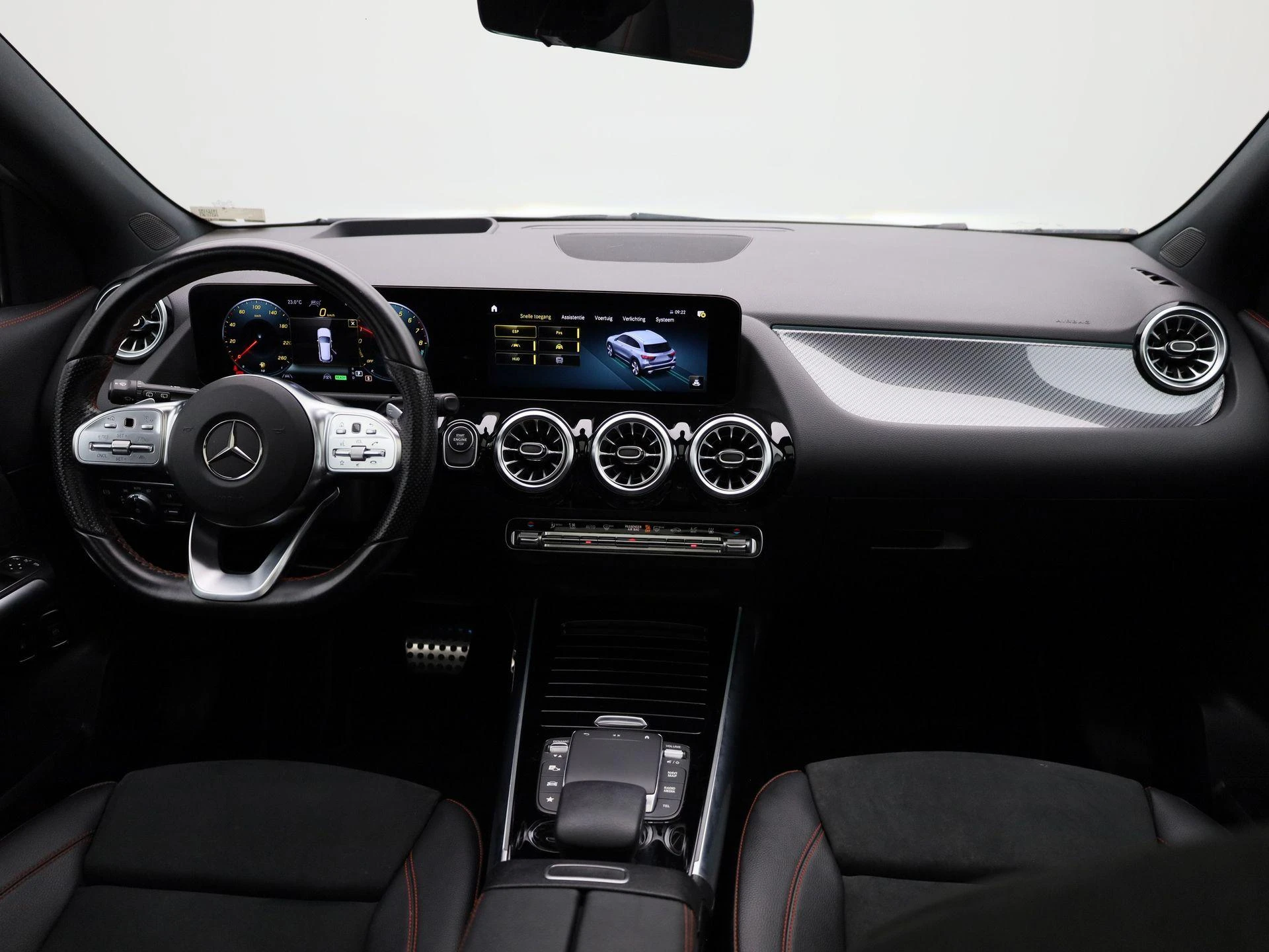 Mercedes-Benz-GLA-image-39