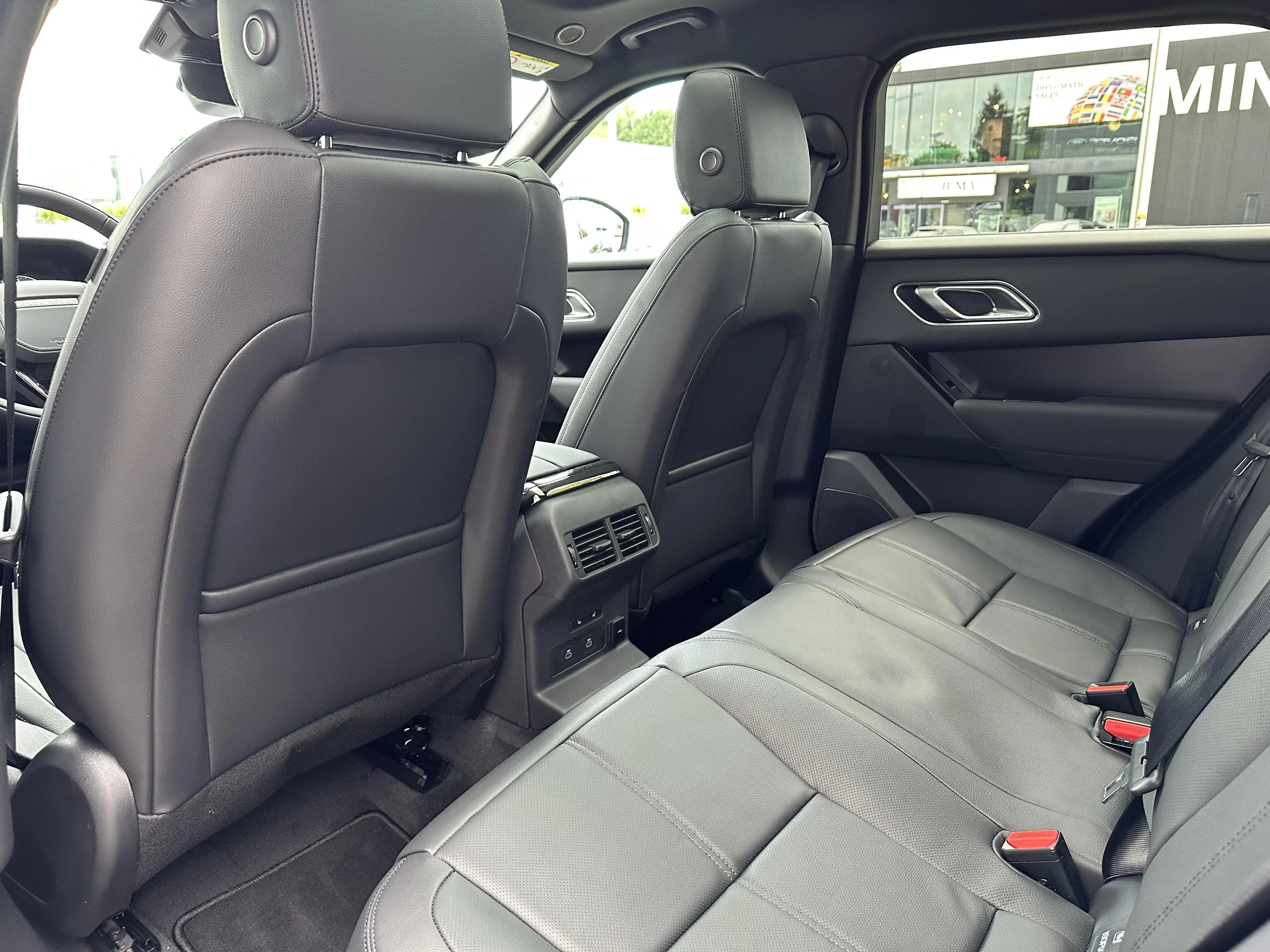 Land Rover-Range Rover Velar-image-12