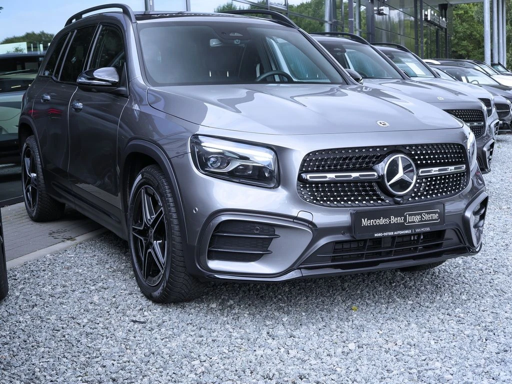 Mercedes-Benz-GLB 200-image-4