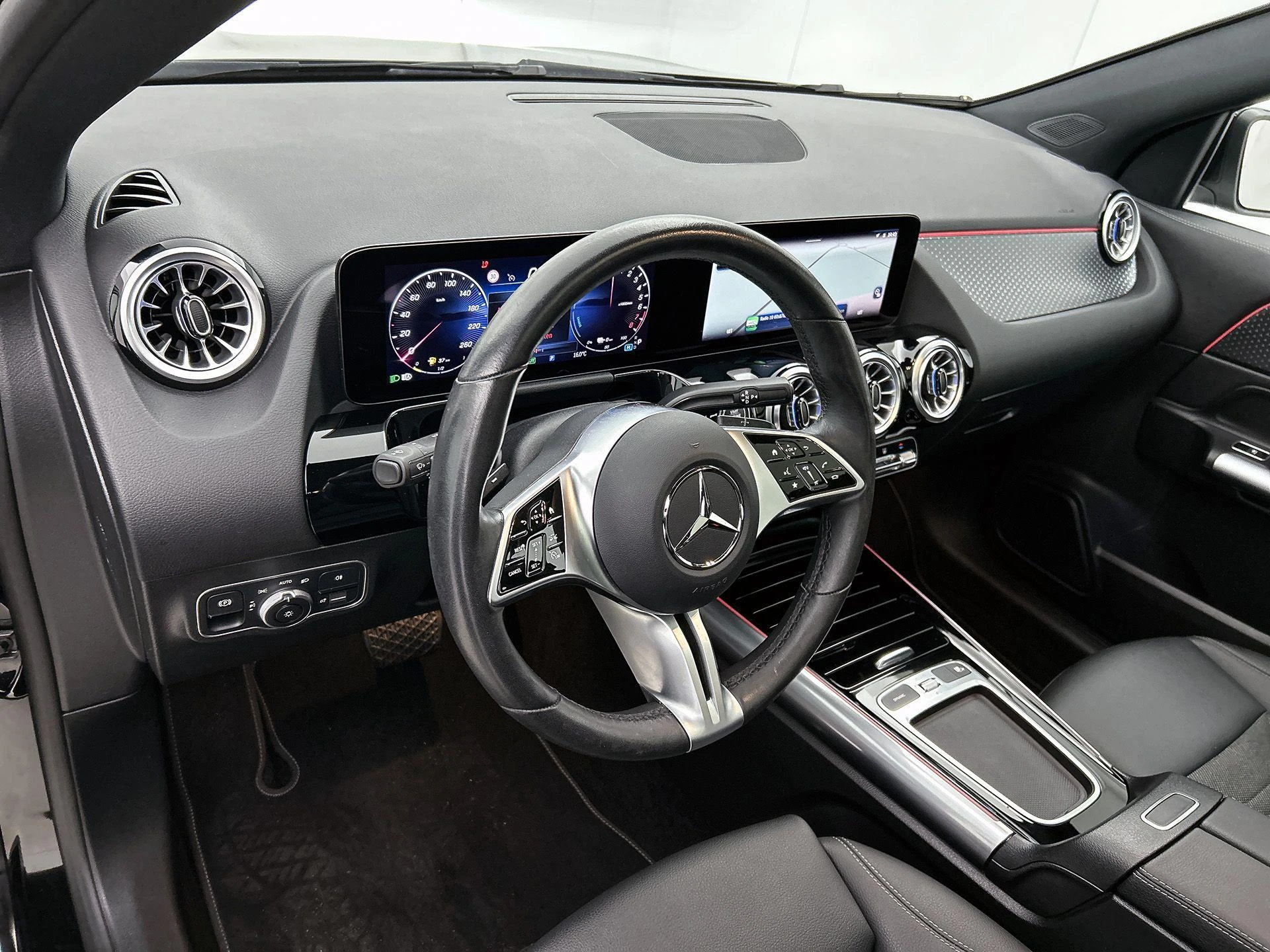 Mercedes-Benz-GLA-image-19