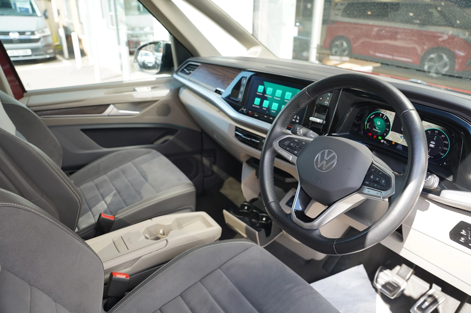 Volkswagen-Multivan-image-5