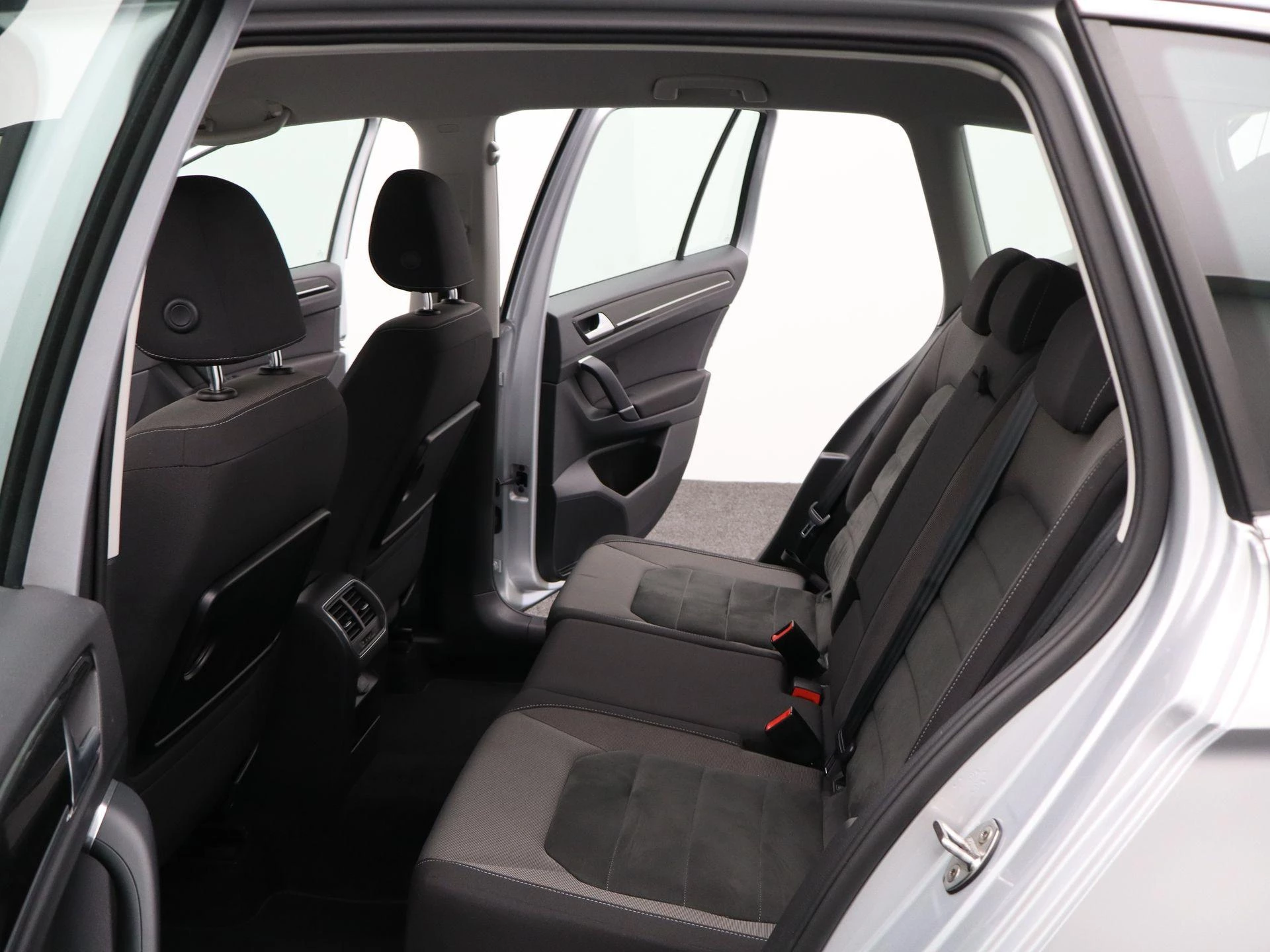 Volkswagen-Golf Sportsvan-image-11