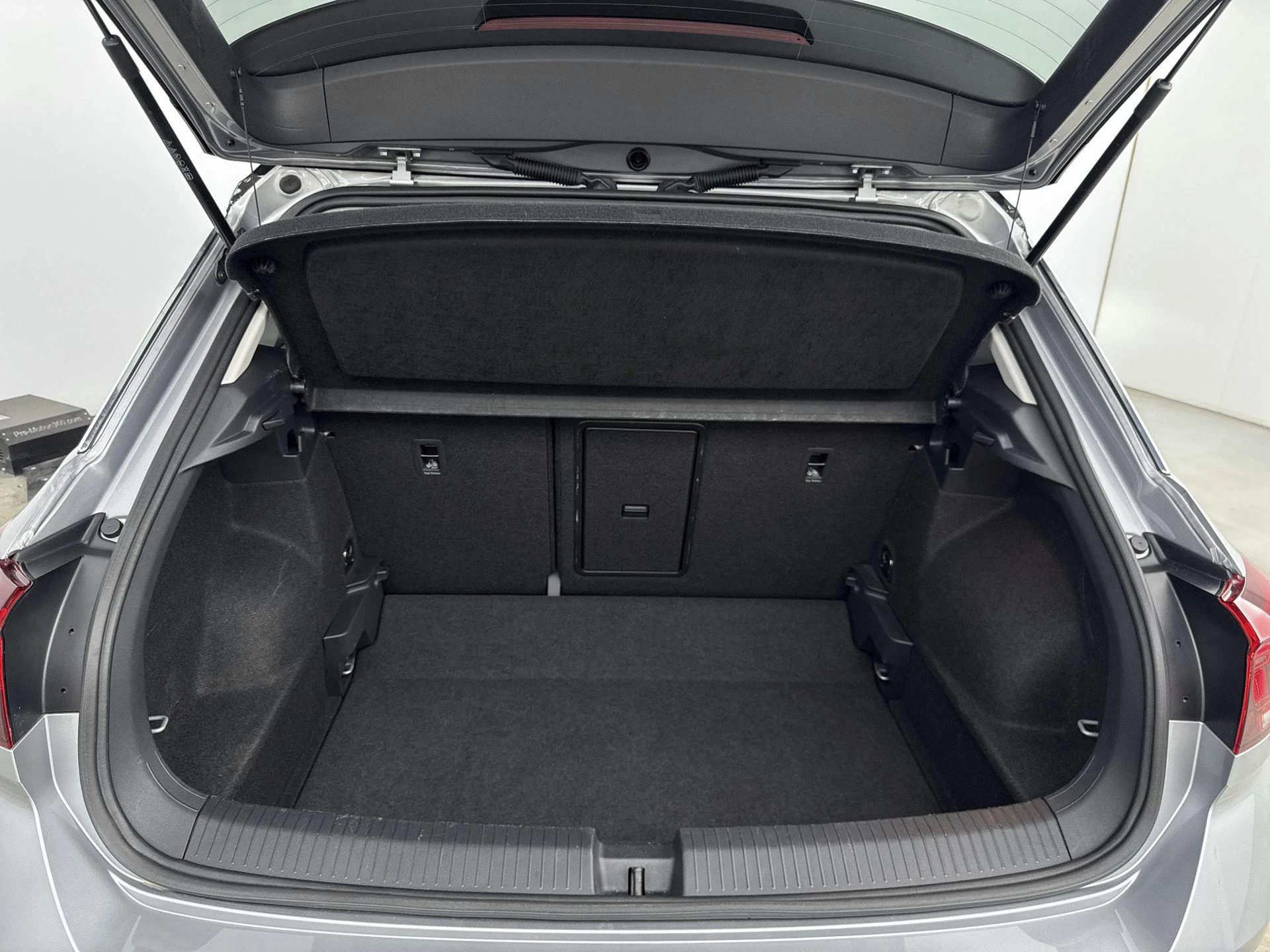 Volkswagen-T-Roc-image-16