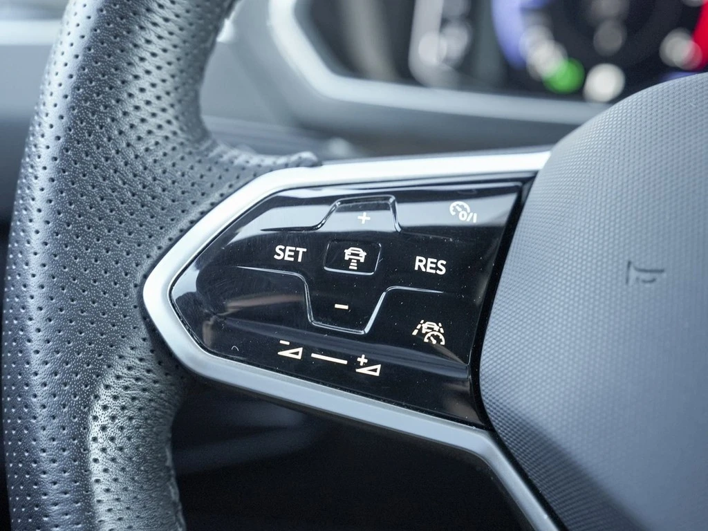 Volkswagen-Tiguan-image-12