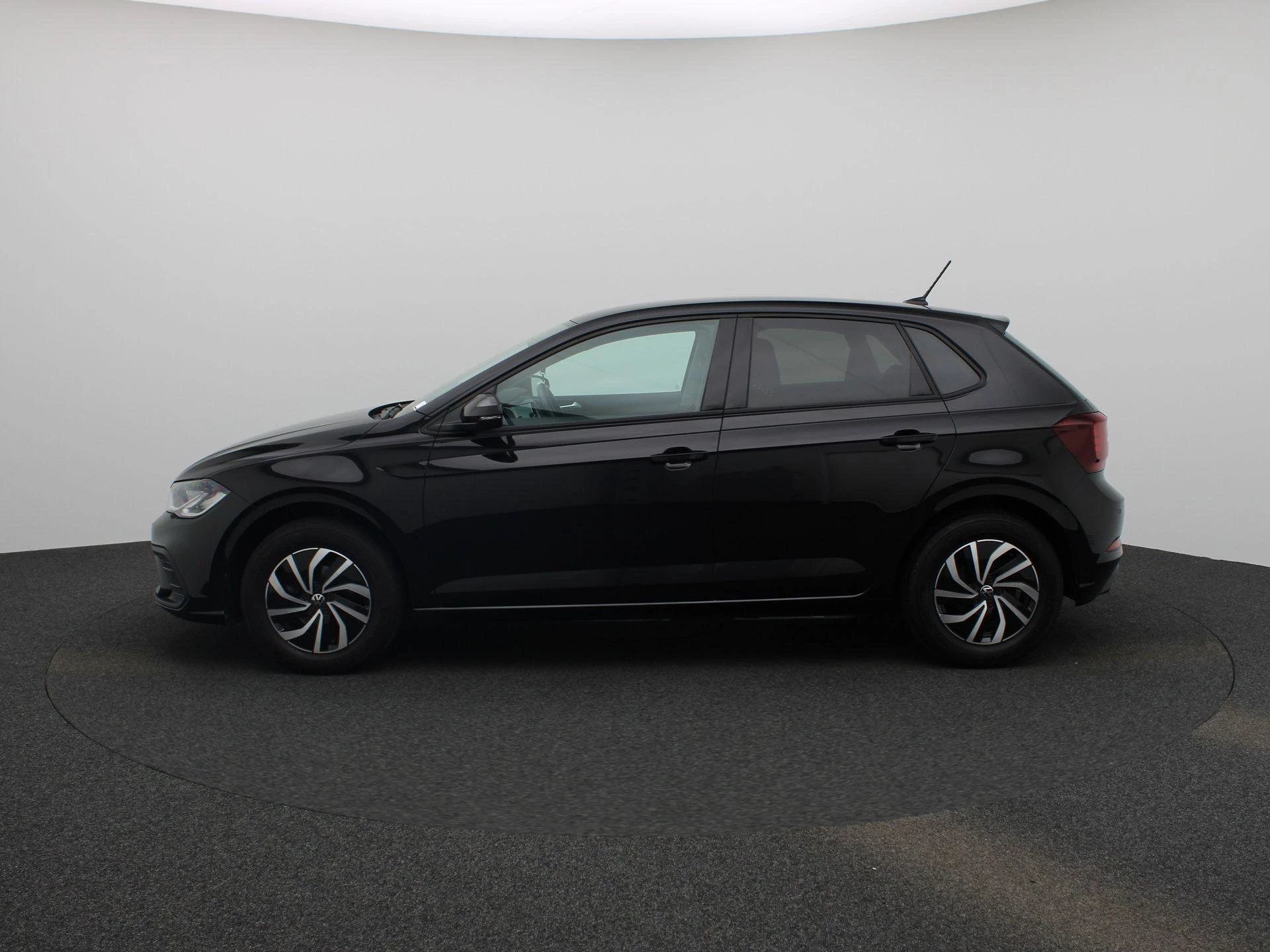 Volkswagen-Polo-image-3