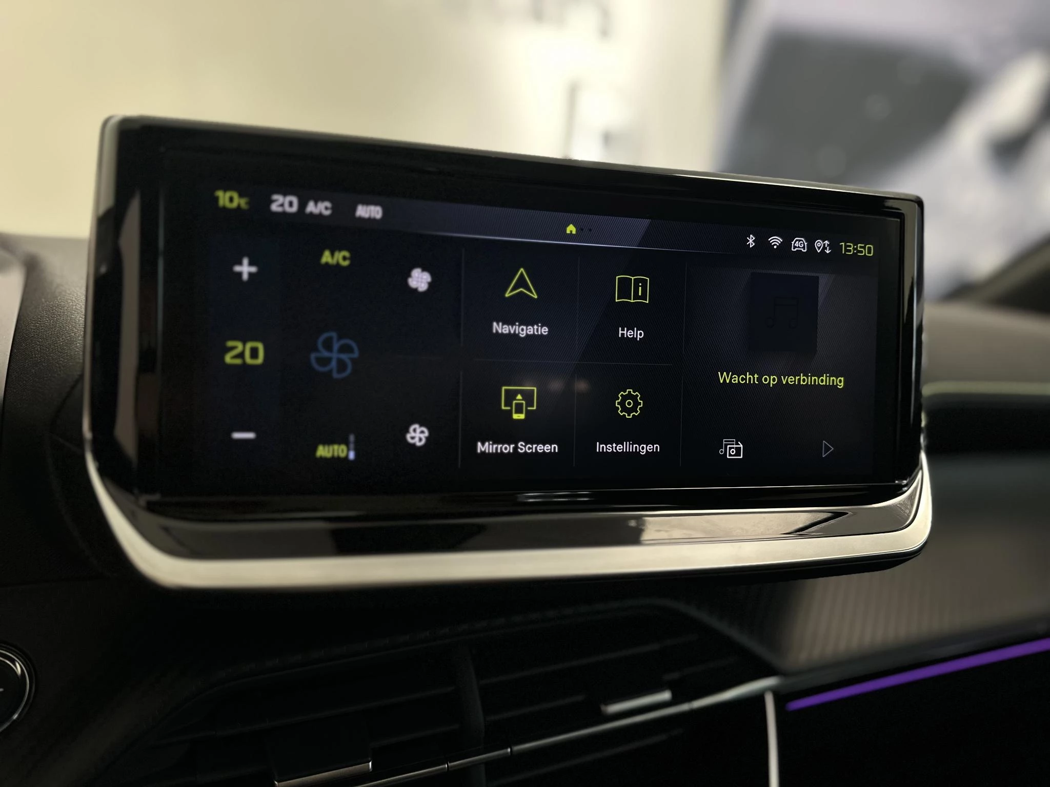 Peugeot-208-image-15