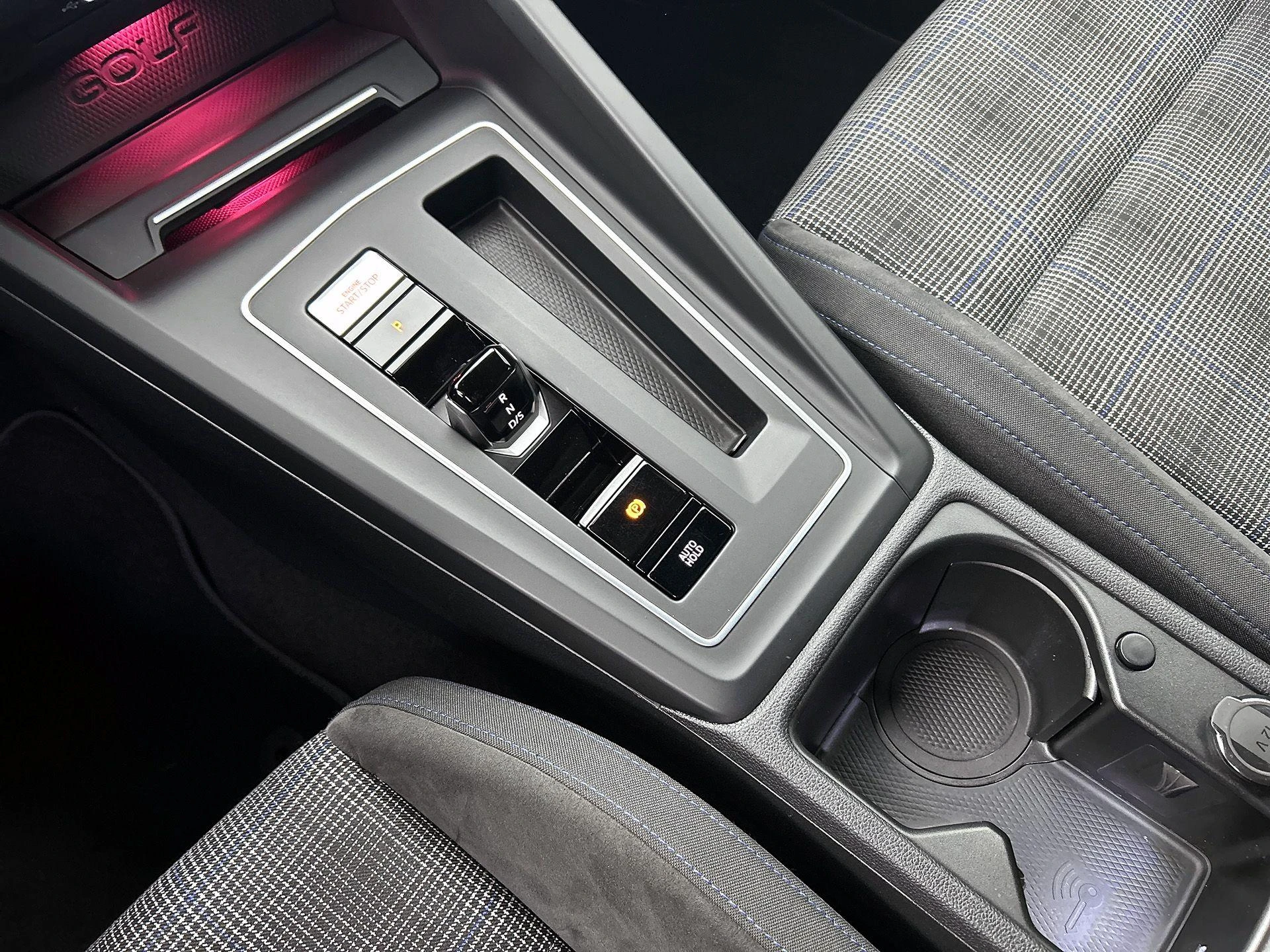 Volkswagen-Golf-image-25