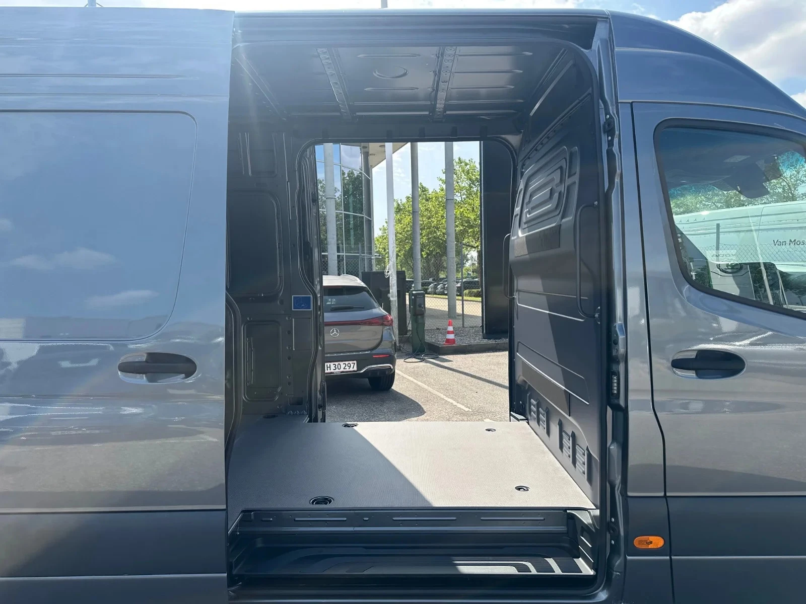 Mercedes-Benz-Sprinter-image-6