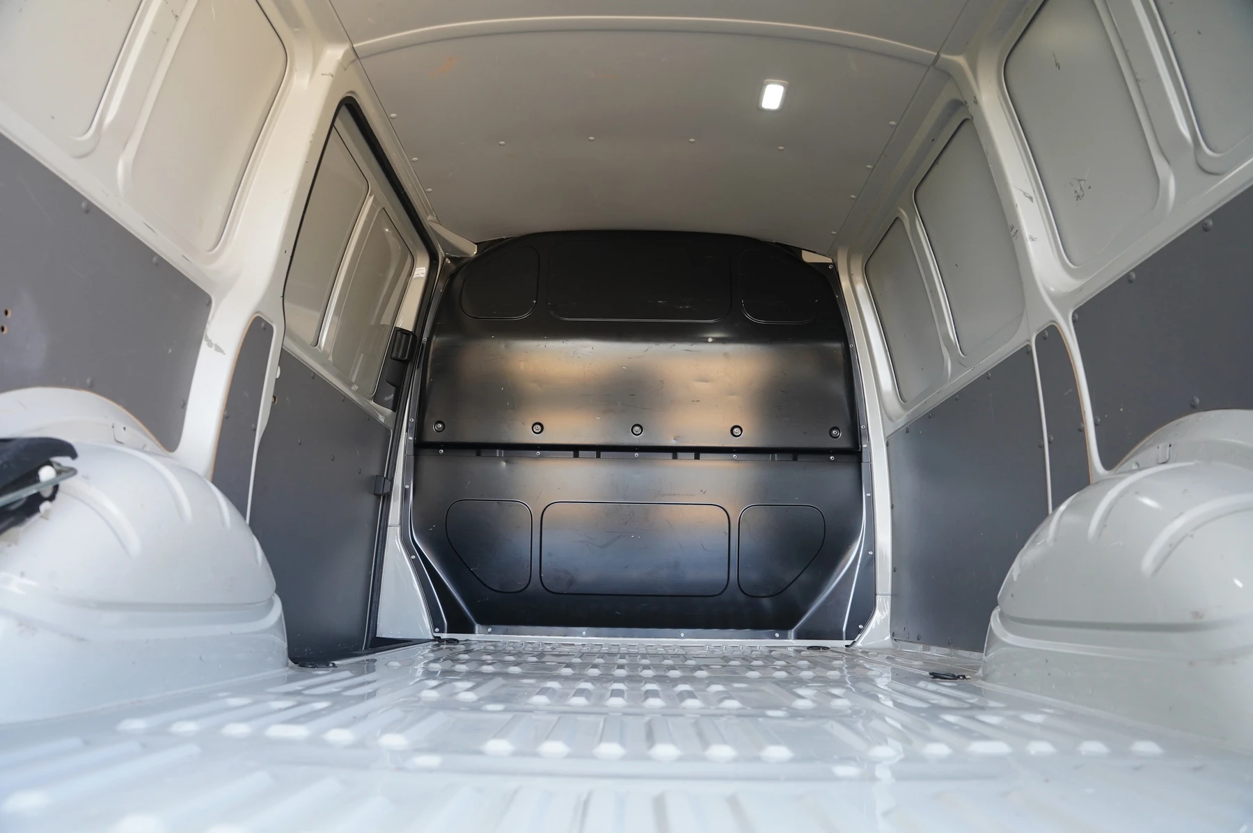 Volkswagen-Transporter-image-9