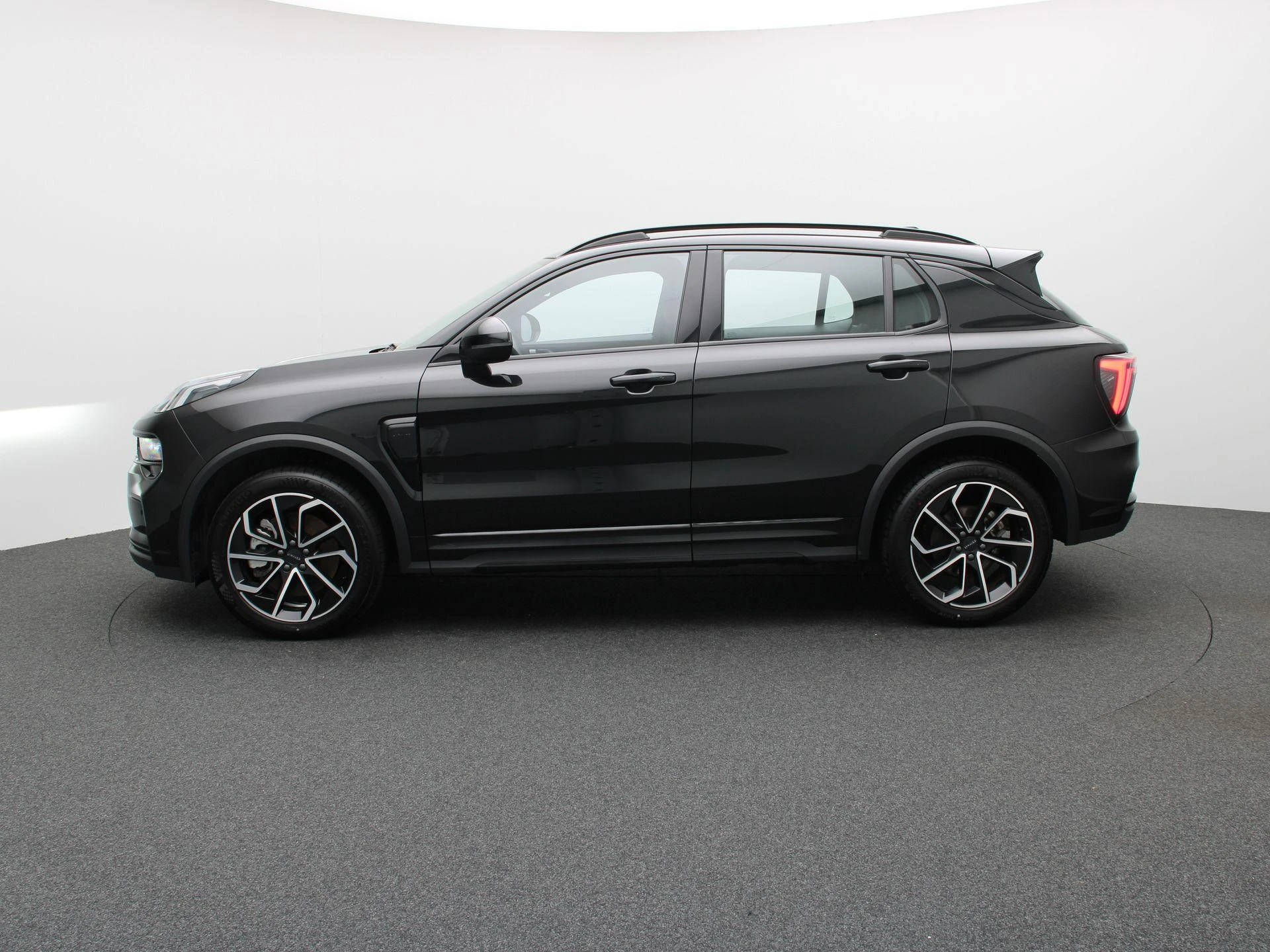 Lynk & Co-01-image-3