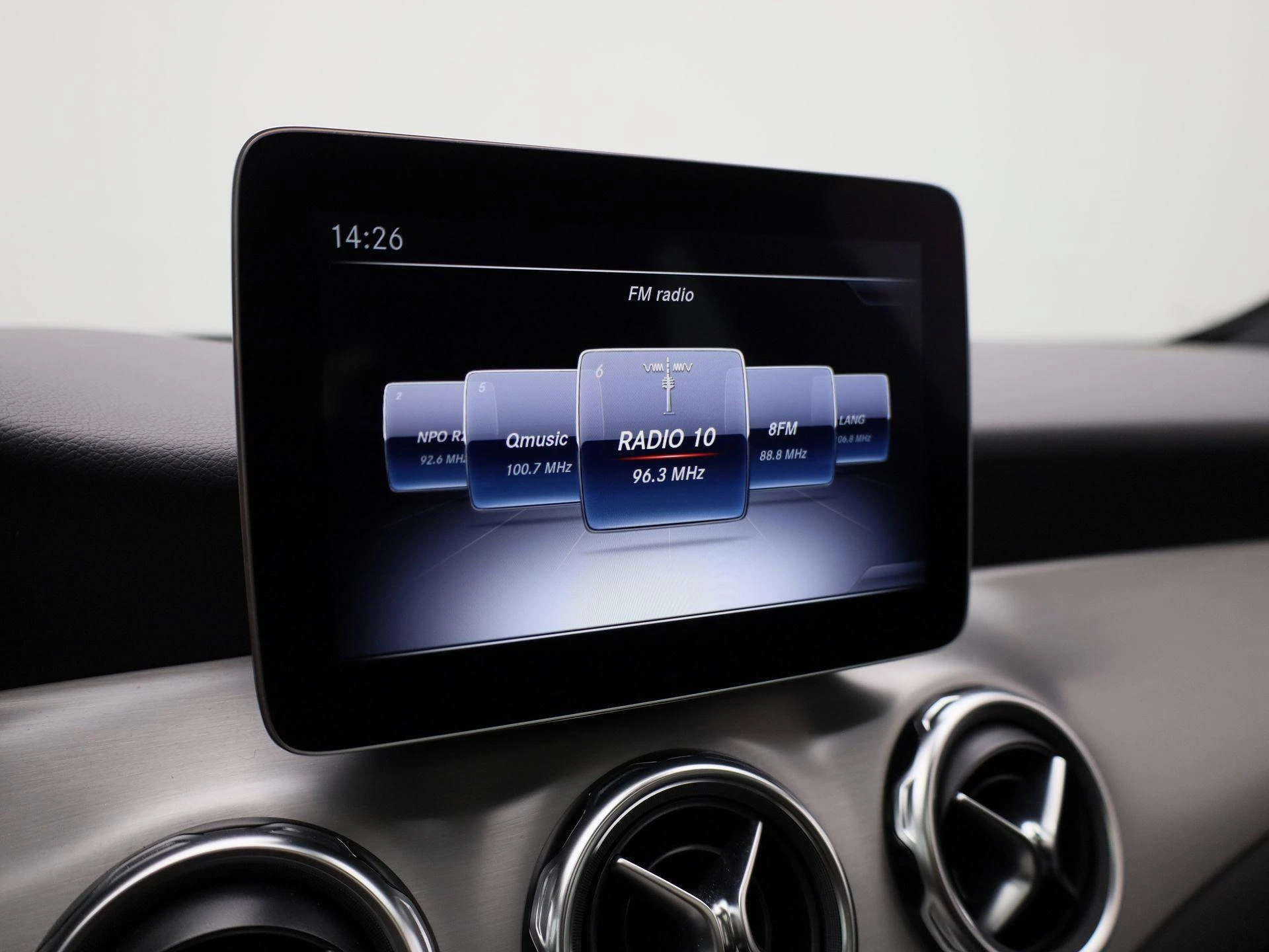 Mercedes-Benz-GLA-image-29