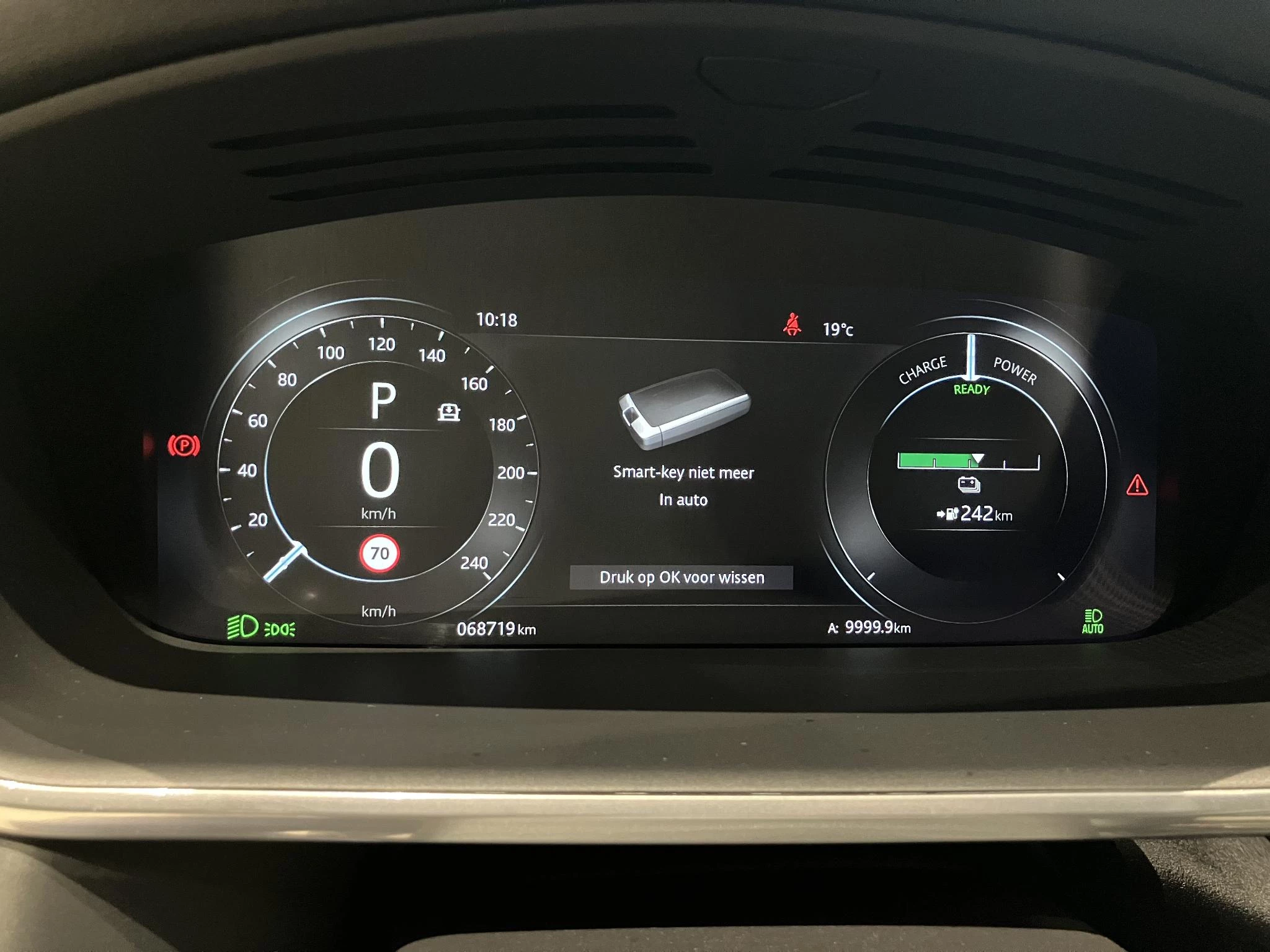 Jaguar-I-PACE-image-19