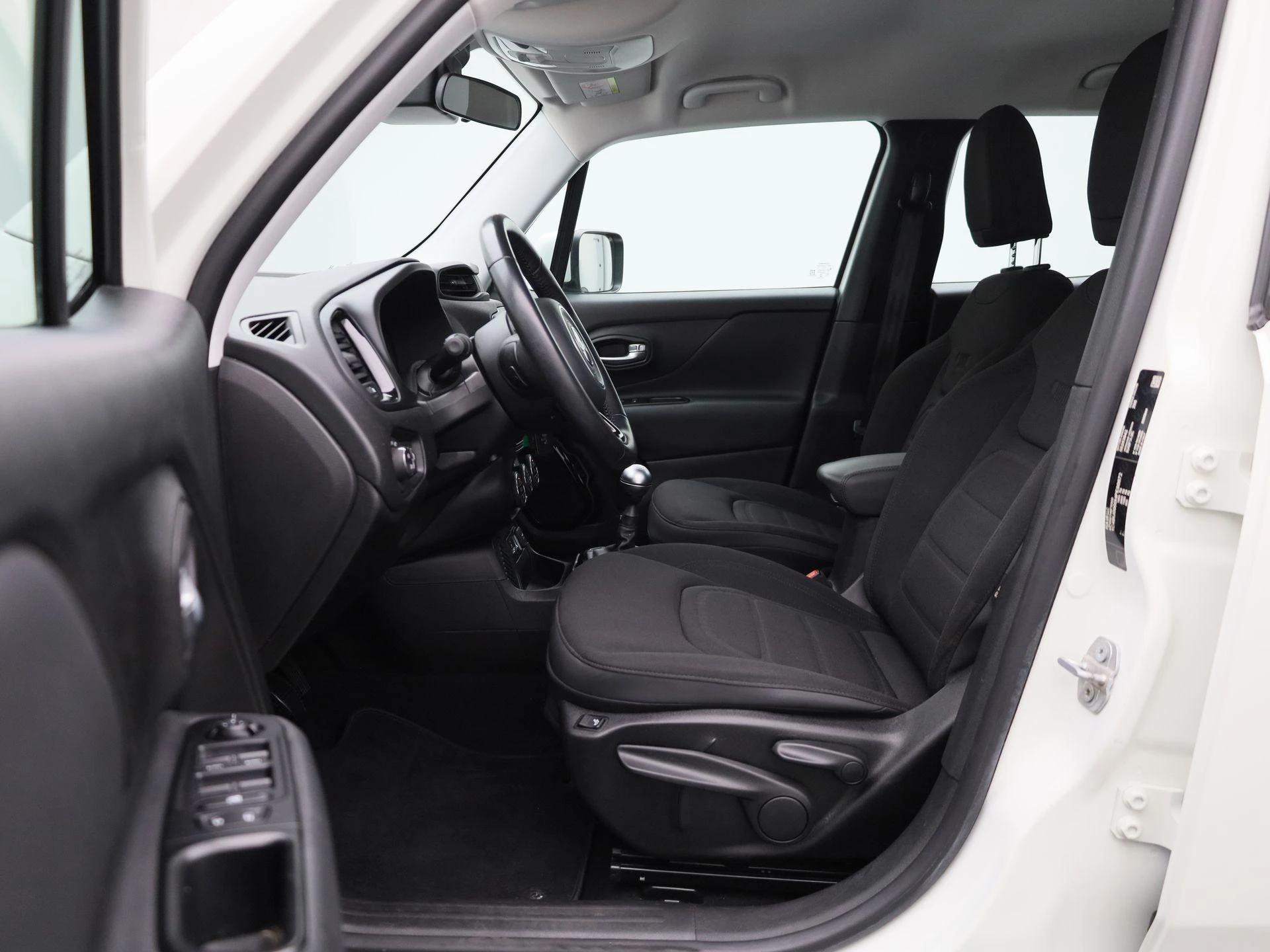 Jeep-Renegade-image-10