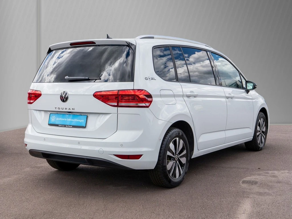 Volkswagen-Touran-image-3