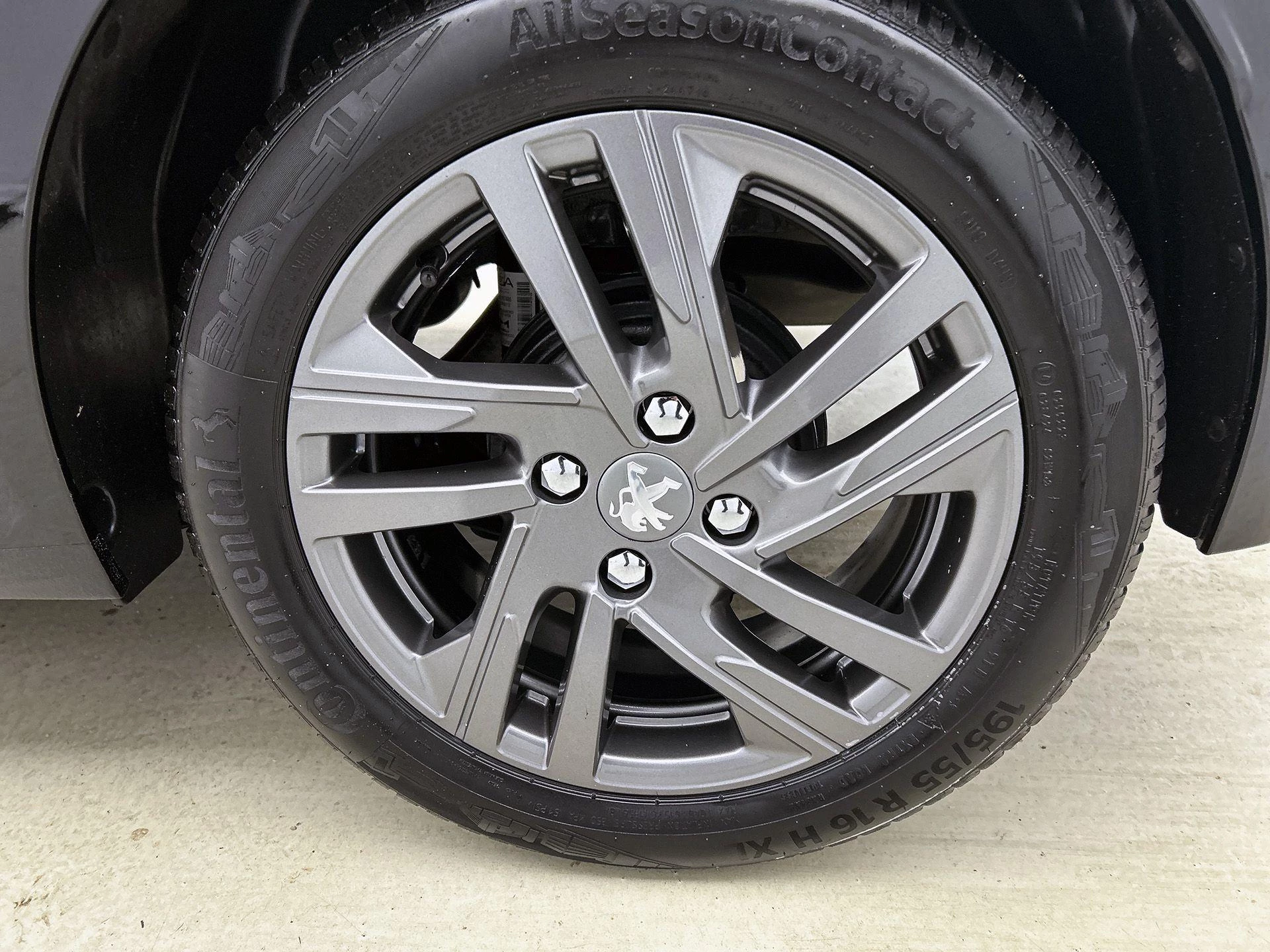 Peugeot-208-image-28