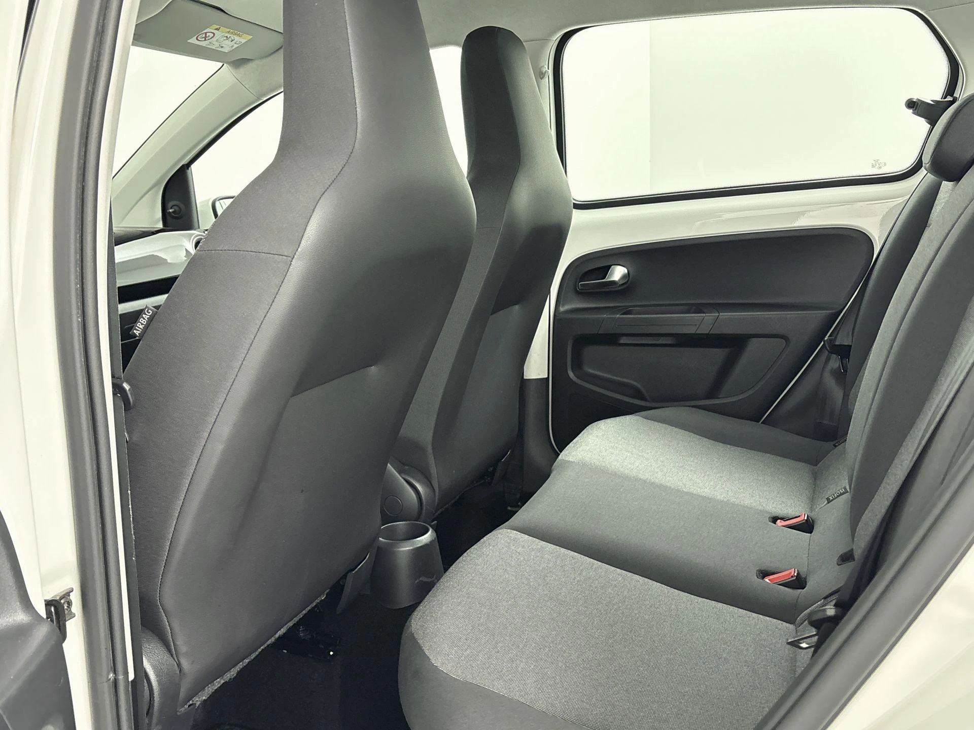 Volkswagen-up!-image-7