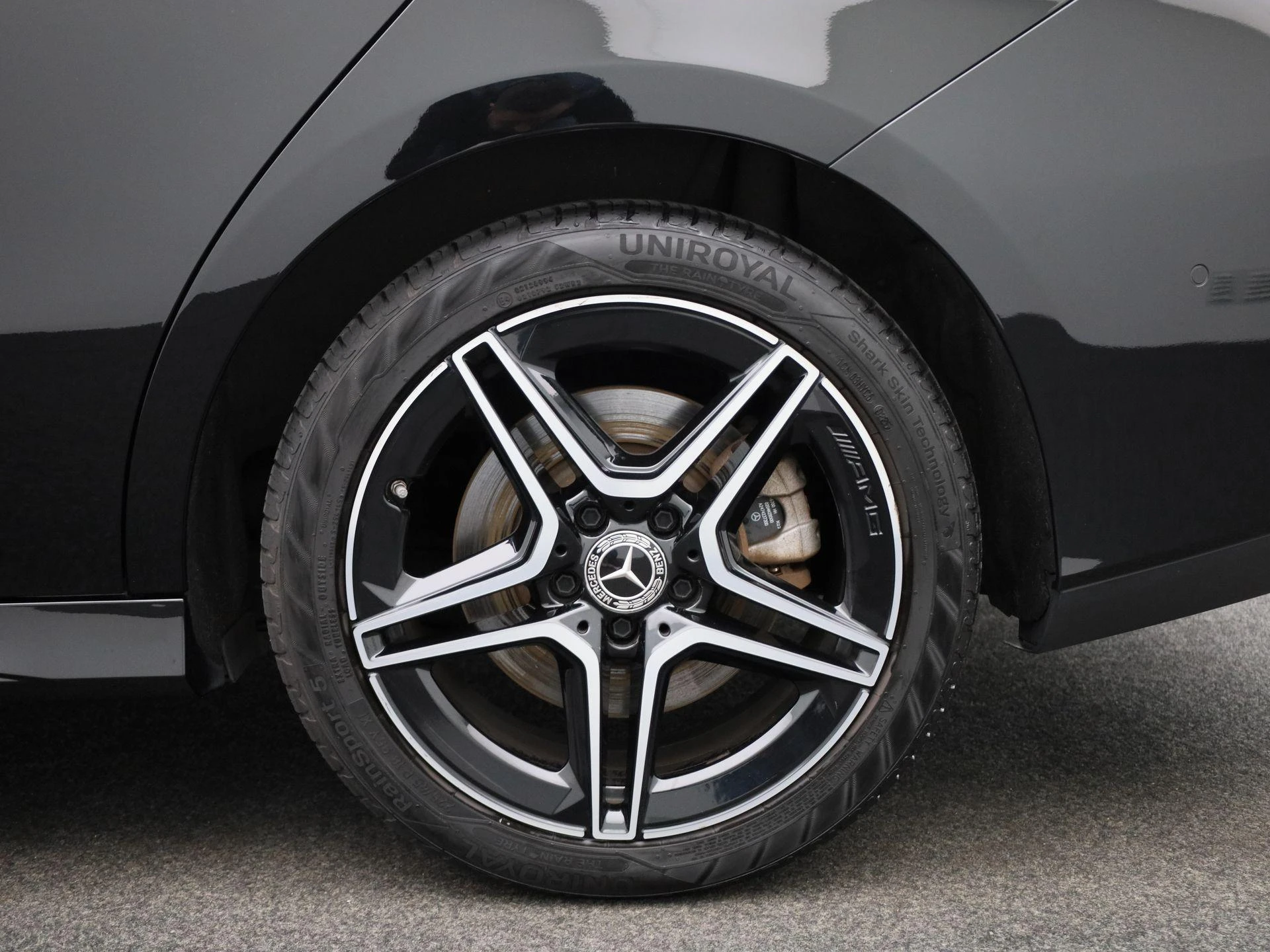 Mercedes-Benz-CLA-image-12